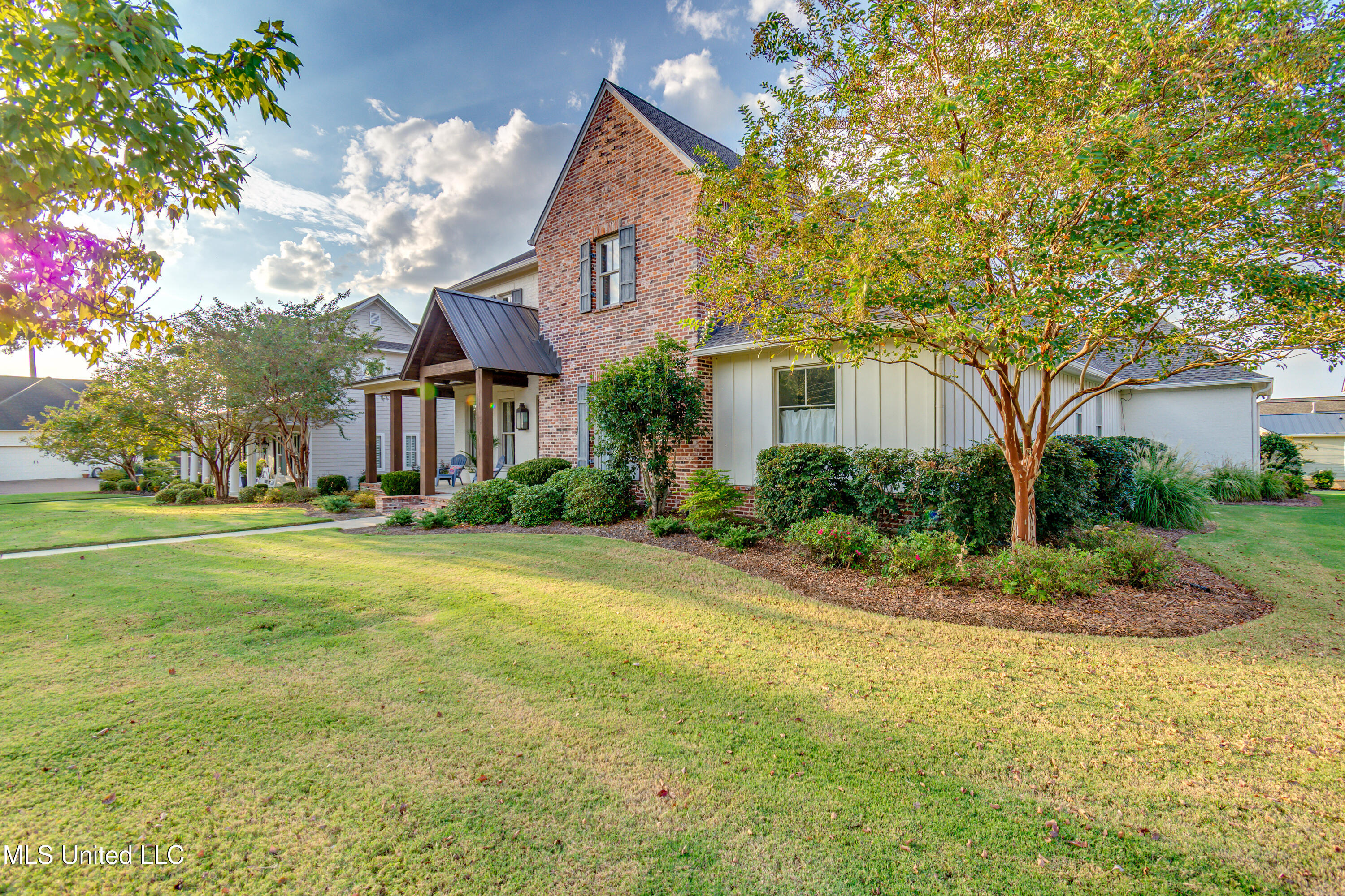 233 Arbor Trail Property Photo 2