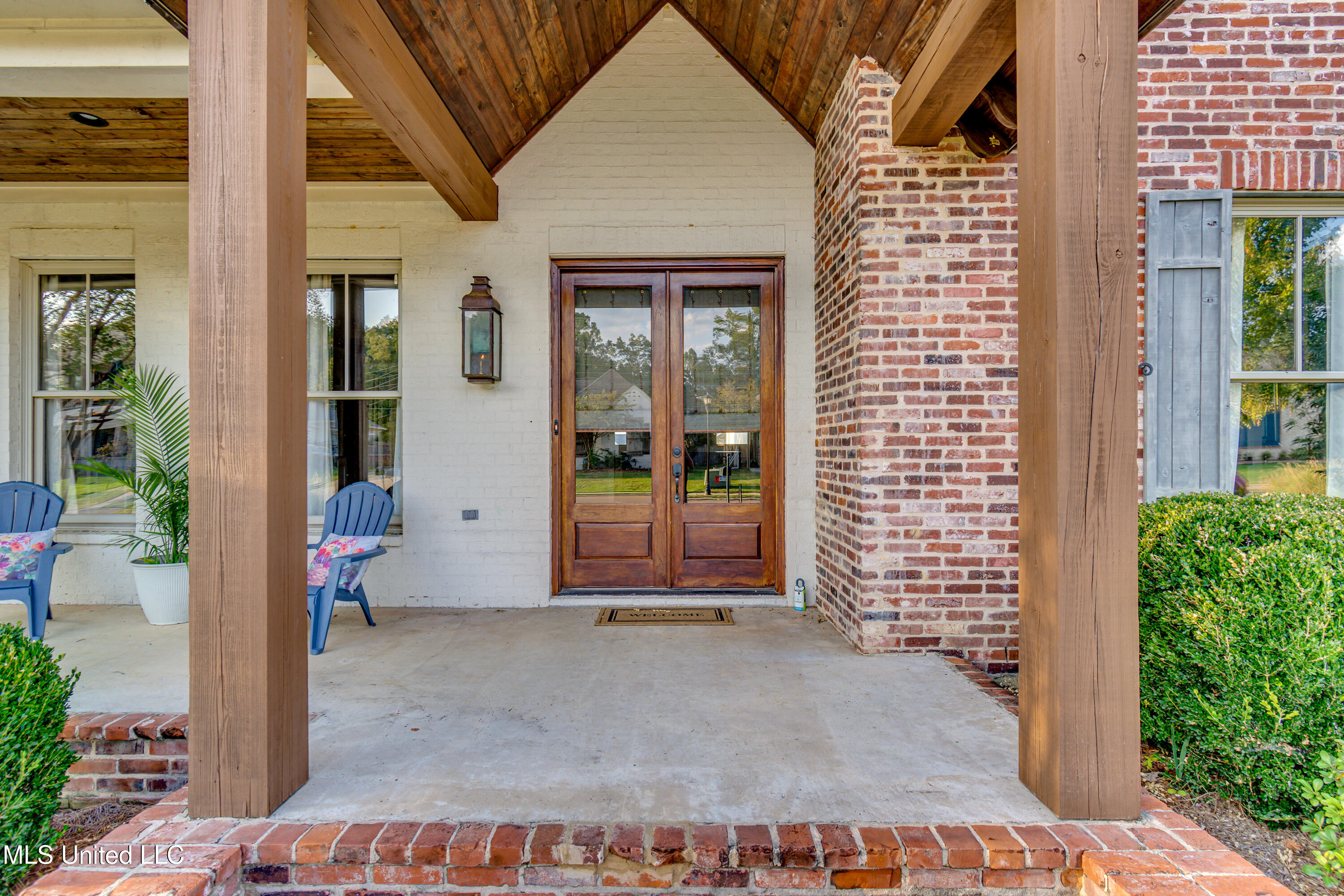 233 Arbor Trail Property Photo 3