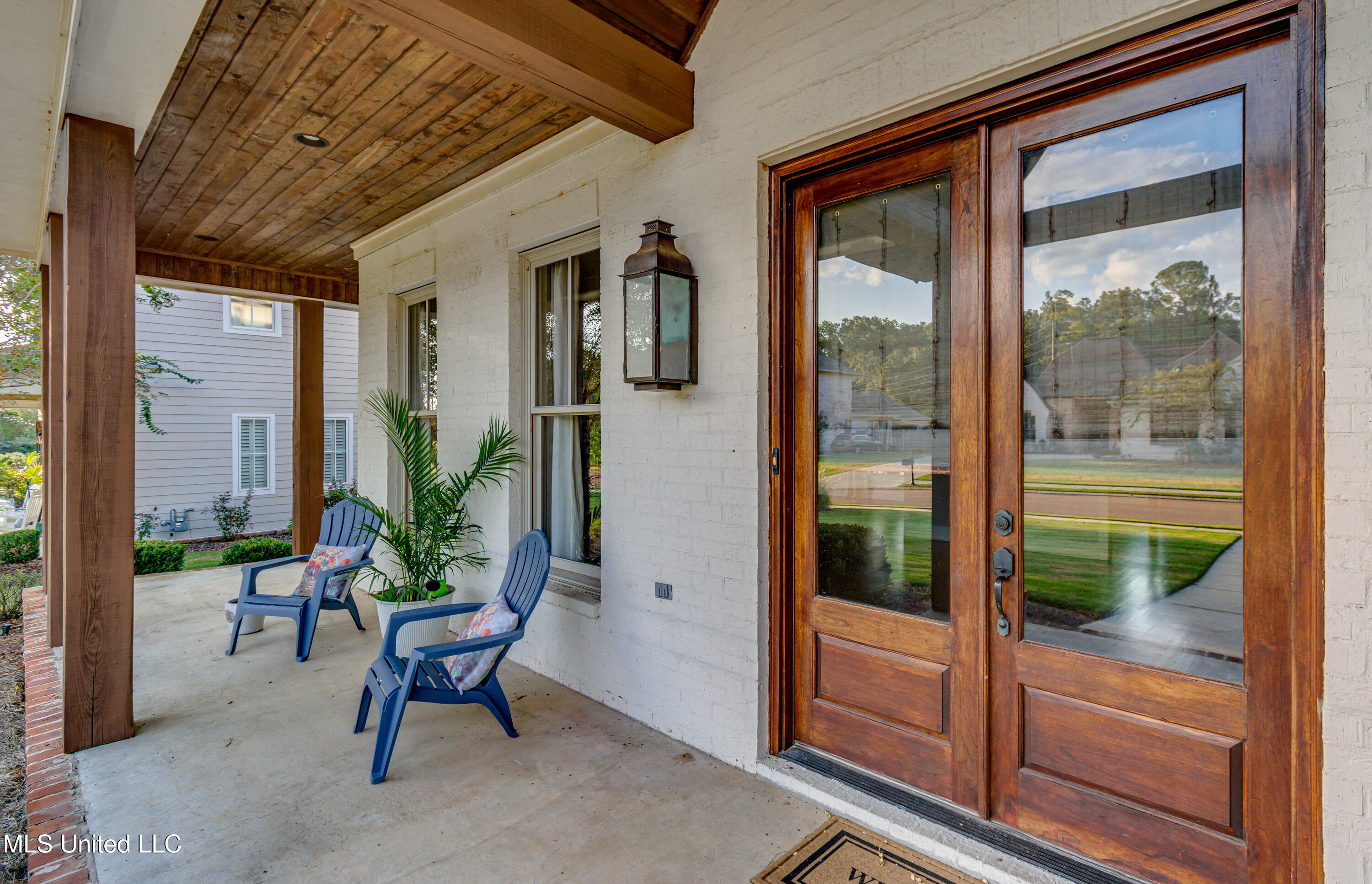 233 Arbor Trail Property Photo 4