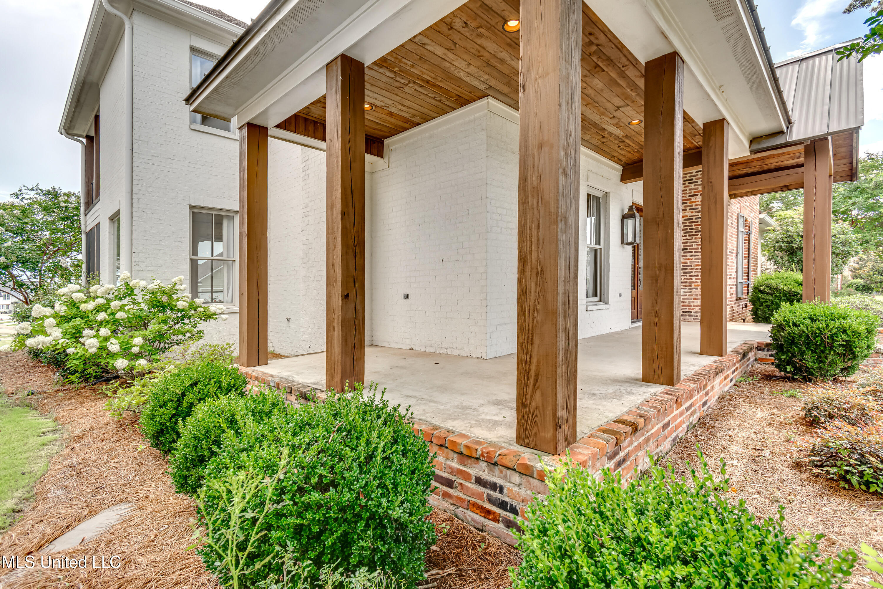 233 Arbor Trail Property Photo 5