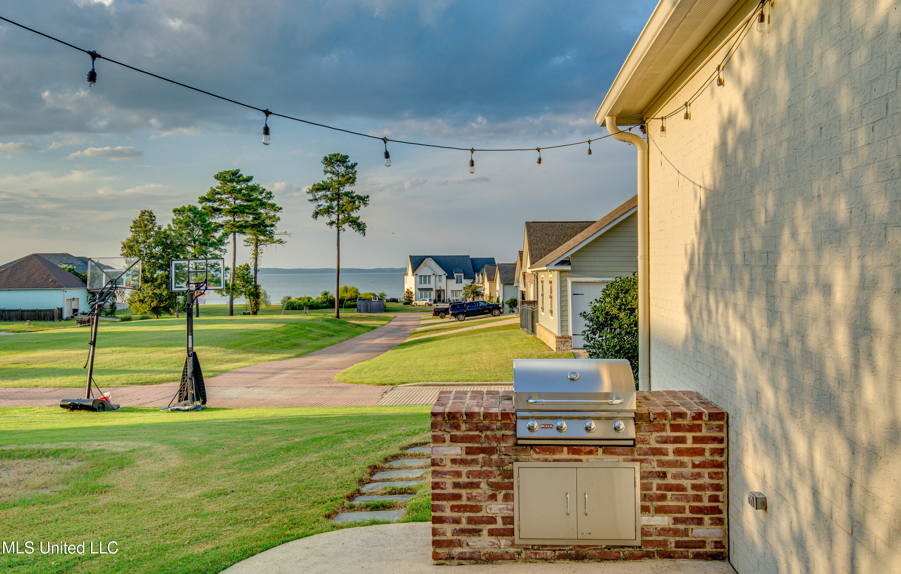 233 Arbor Trail Property Photo 7