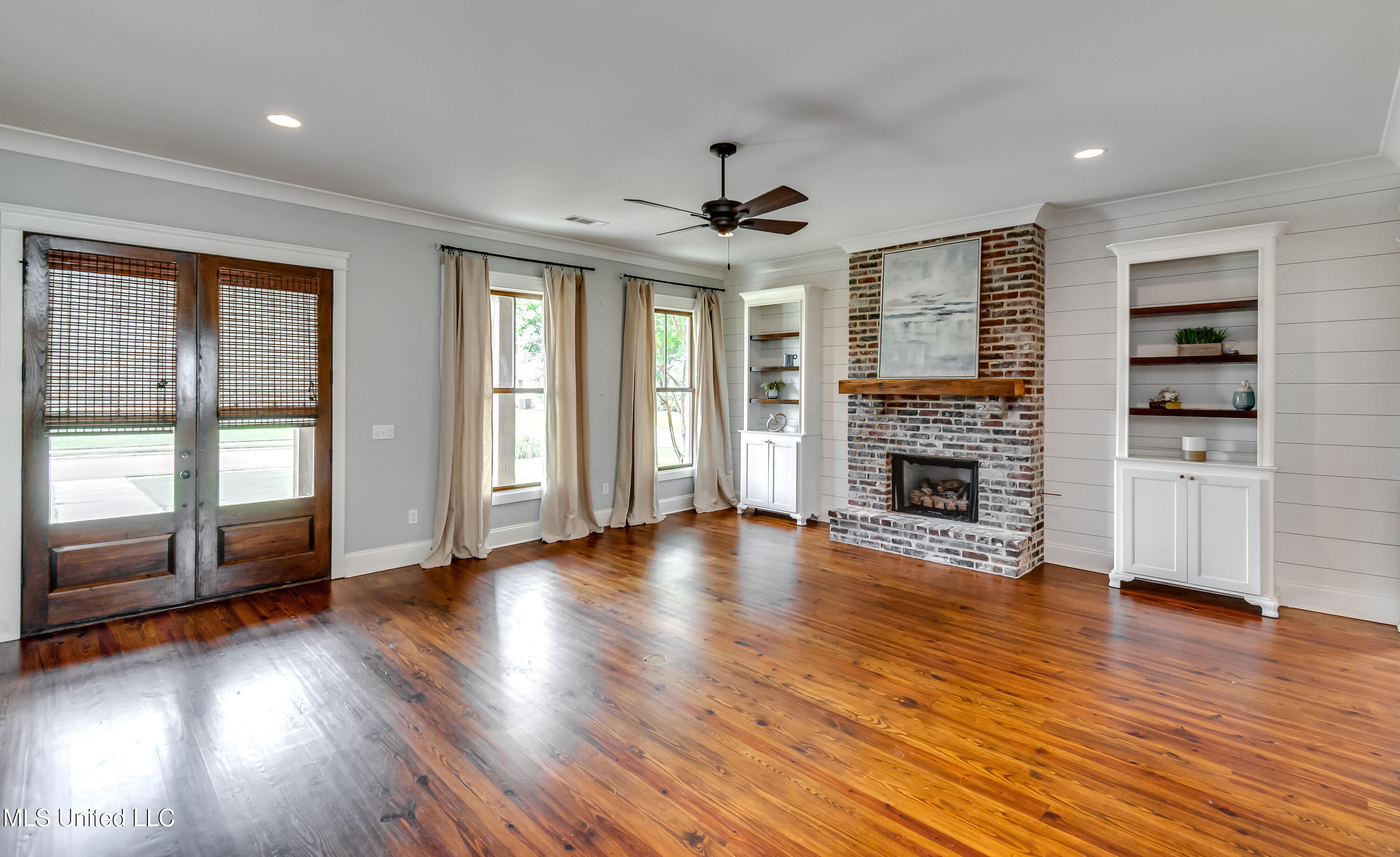 233 Arbor Trail Property Photo 11