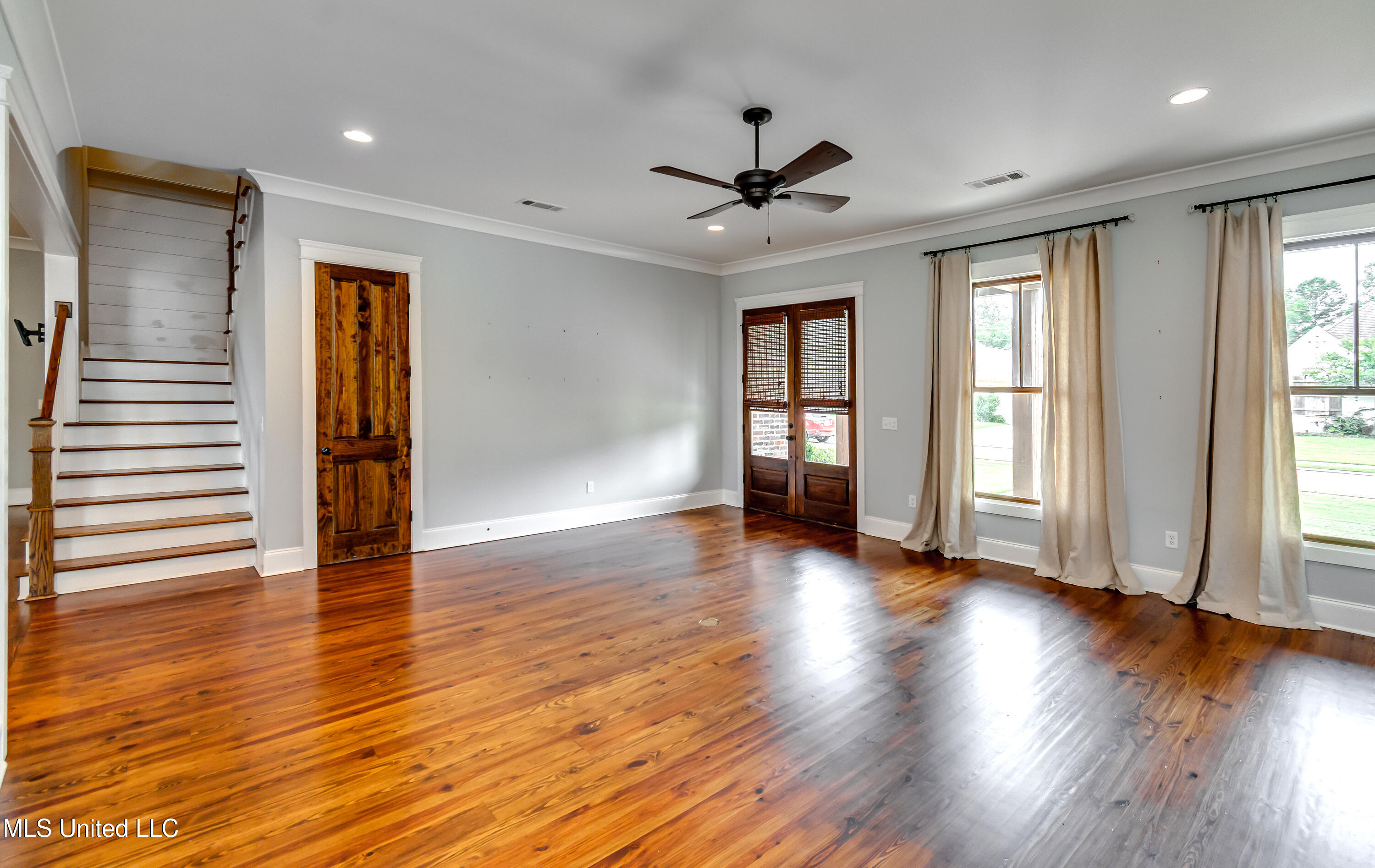 233 Arbor Trail Property Photo 12