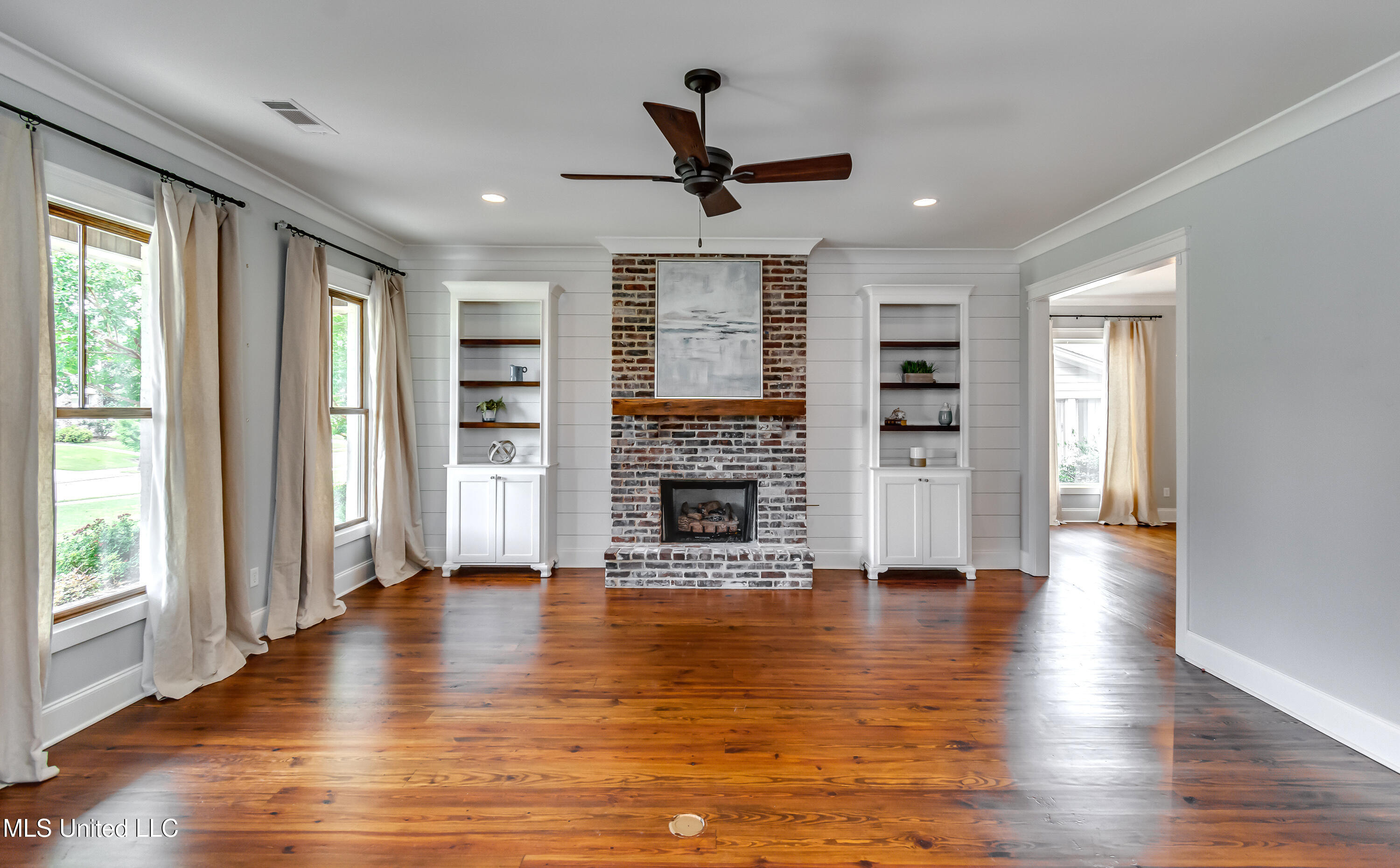 233 Arbor Trail Property Photo 13