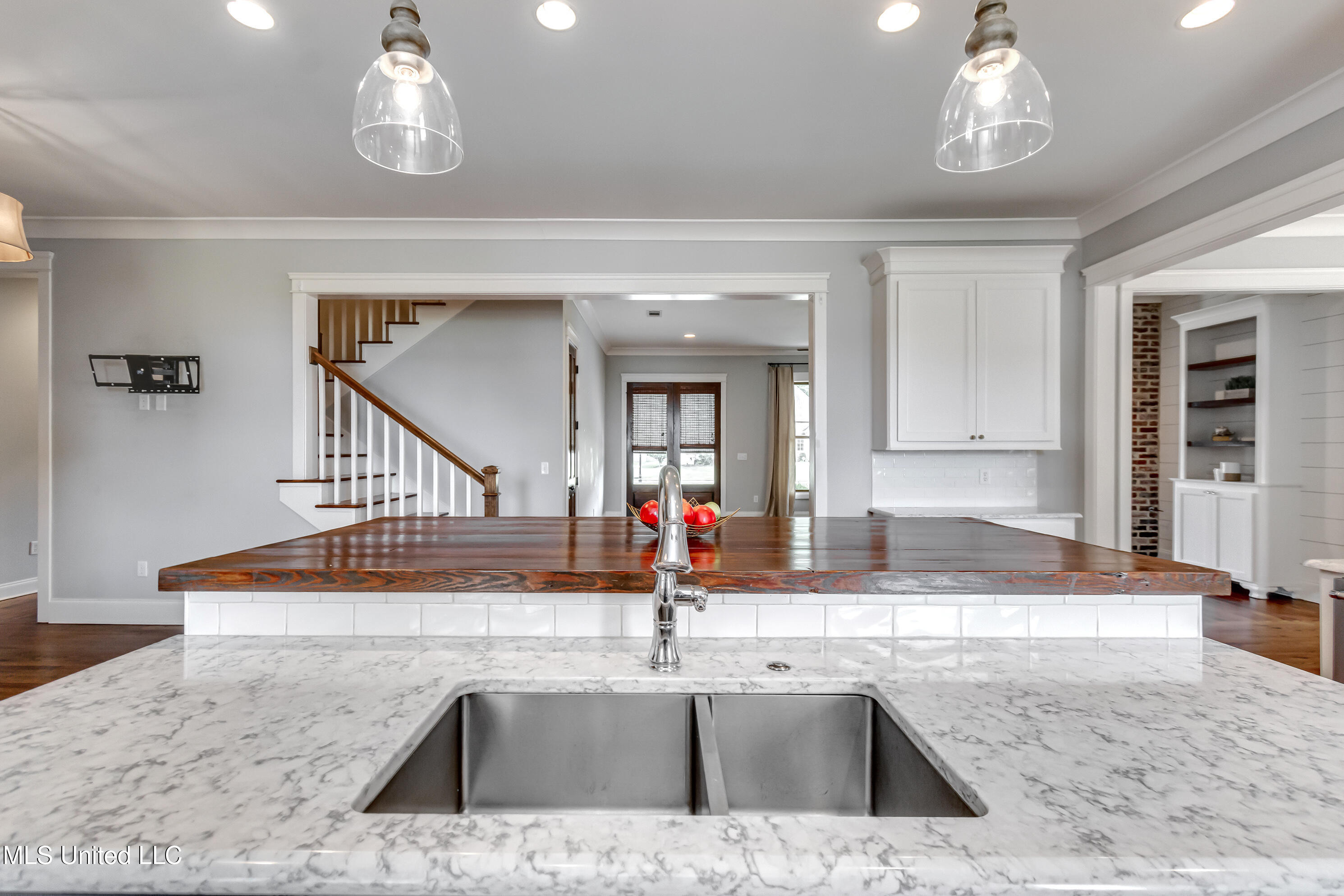 233 Arbor Trail Property Photo 15