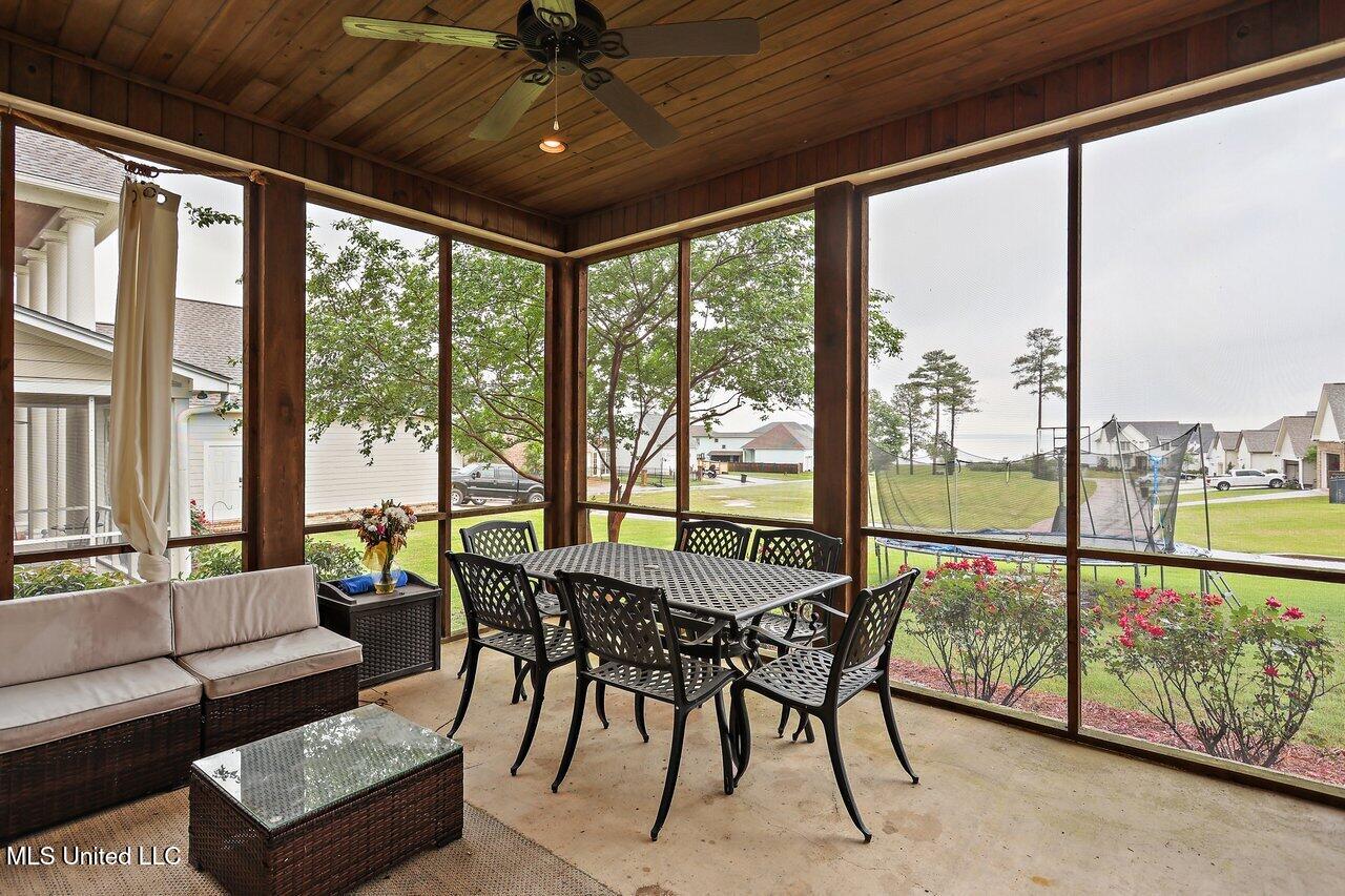 233 Arbor Trail Property Photo 17