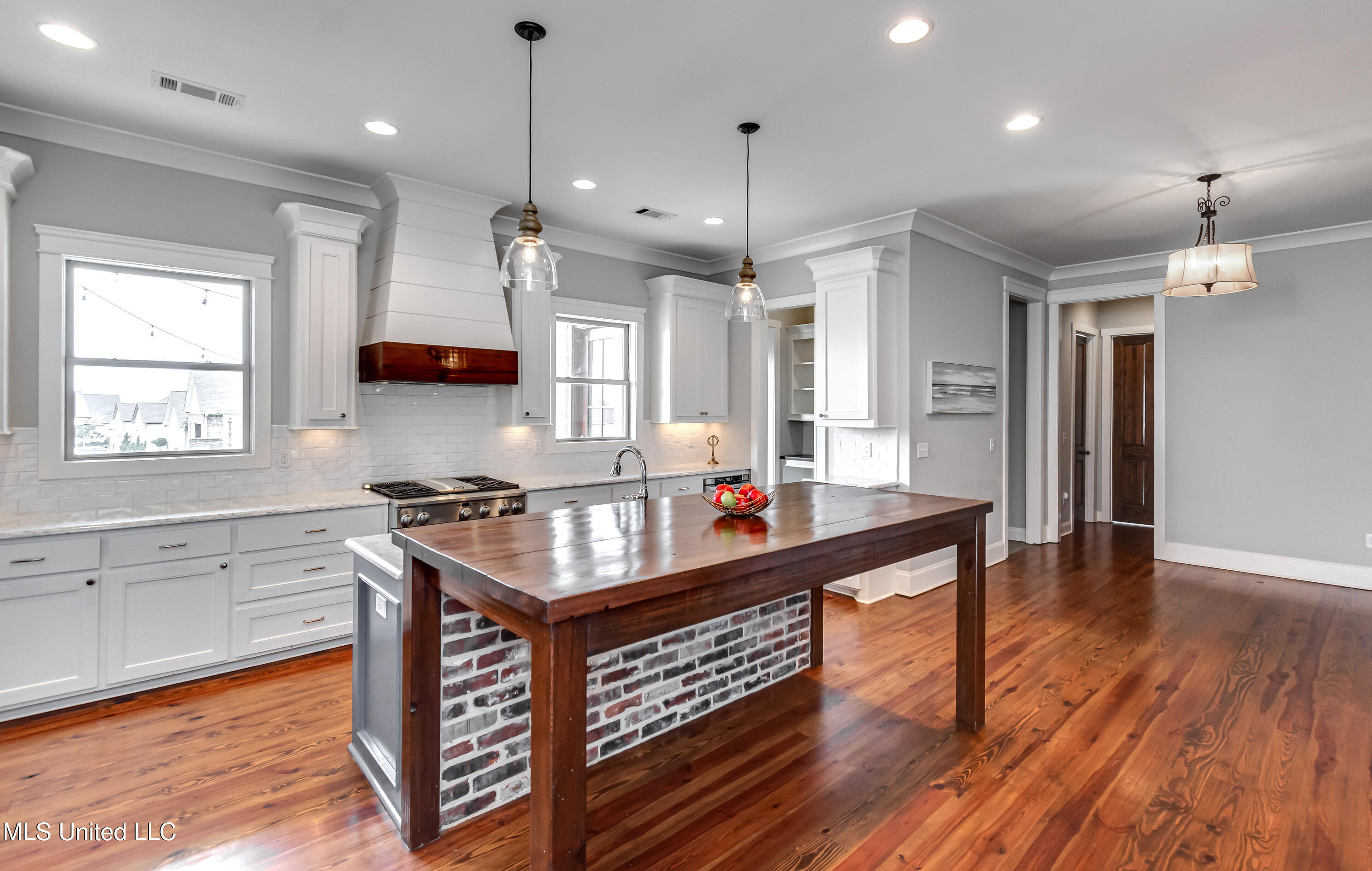 233 Arbor Trail Property Photo 18