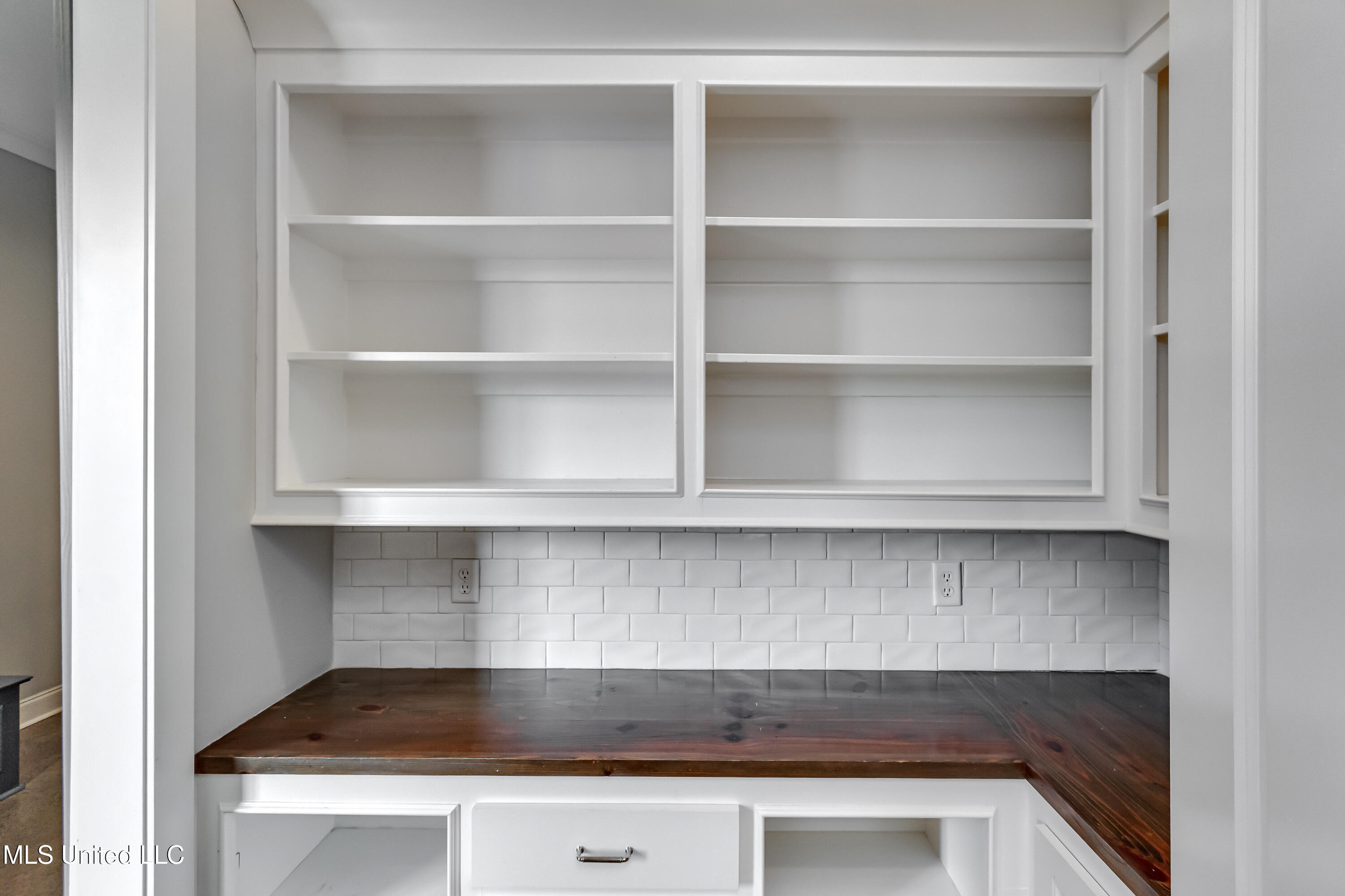 233 Arbor Trail Property Photo 26