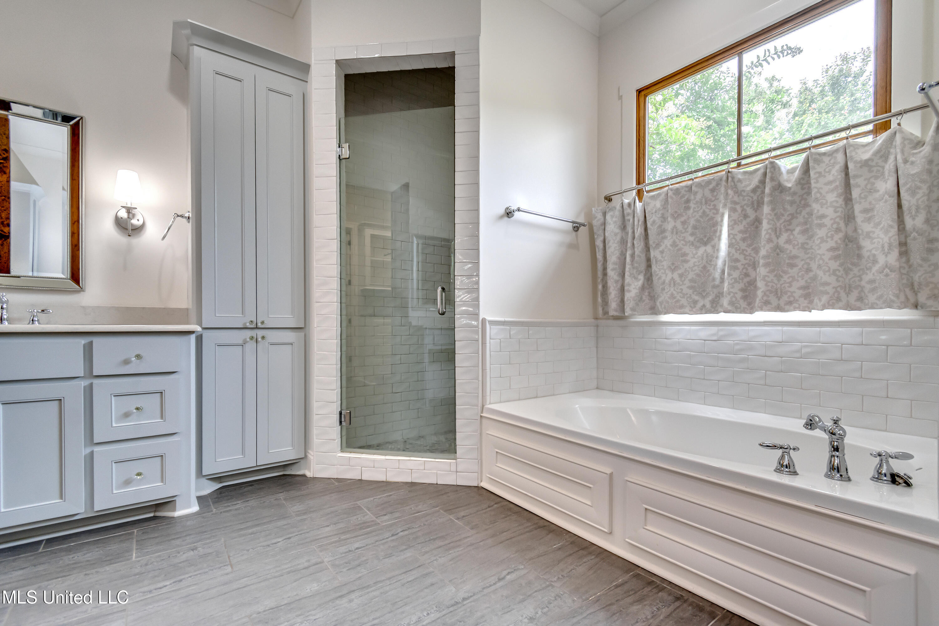 233 Arbor Trail Property Photo 33