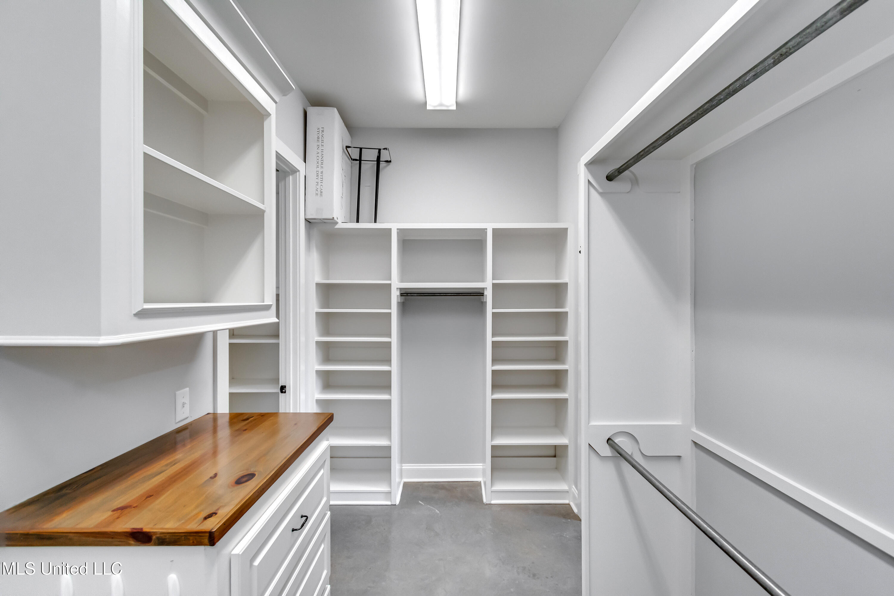 233 Arbor Trail Property Photo 35