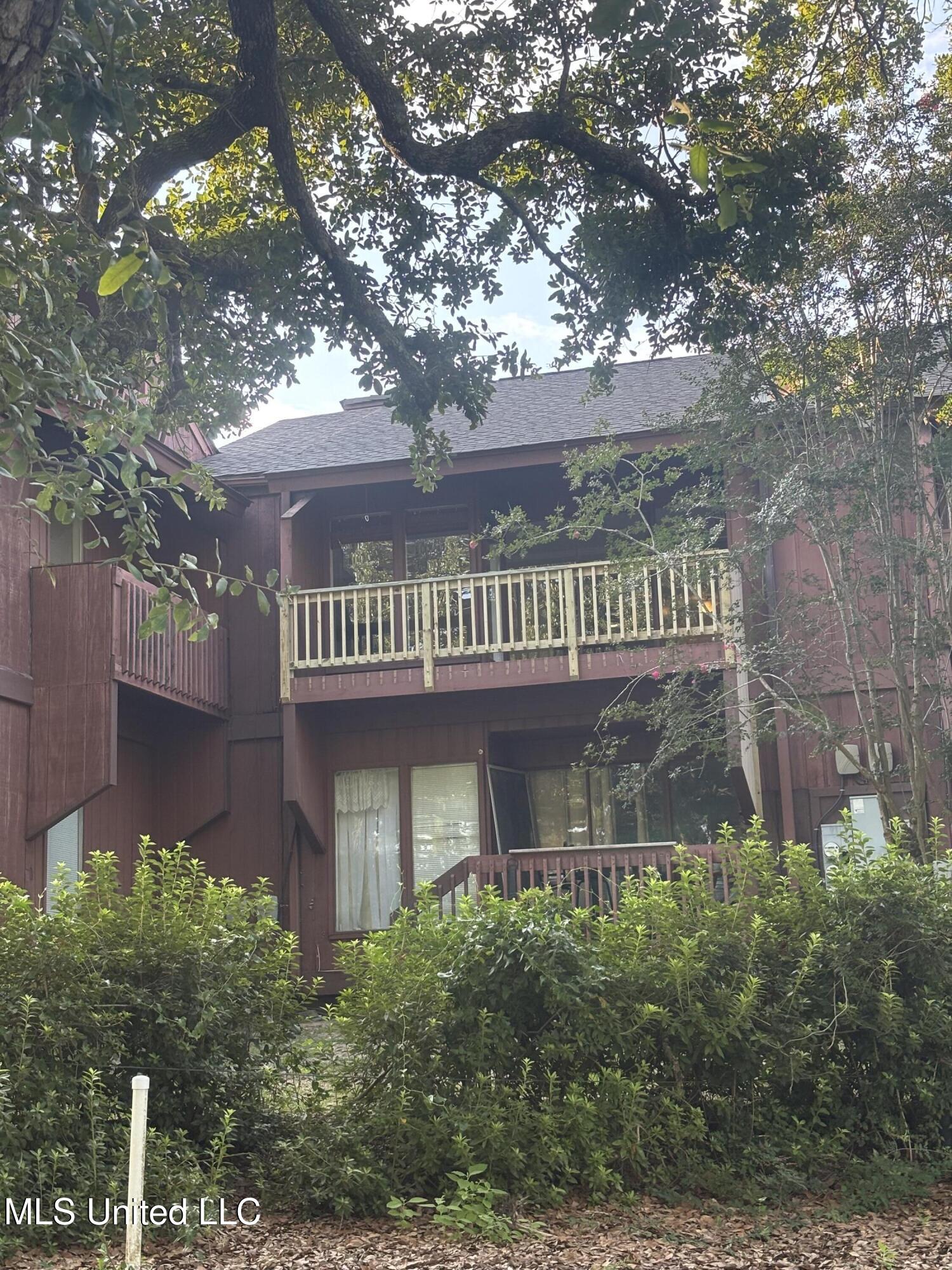 248 Lakeside Villa Property Photo 4
