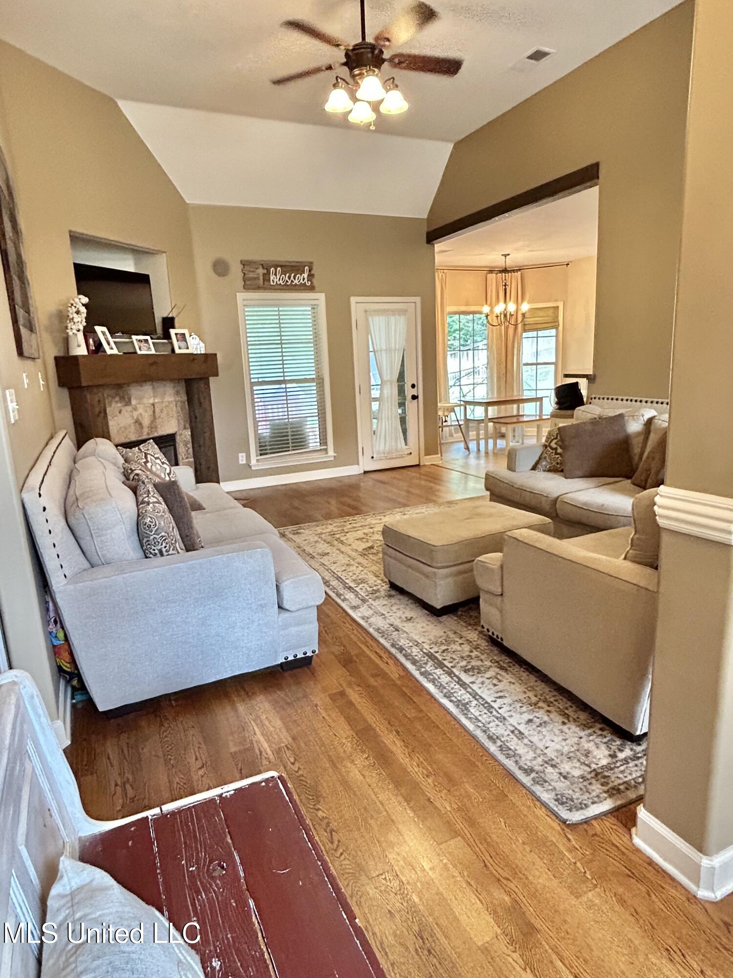 3426 Westwind Drive Property Photo 4