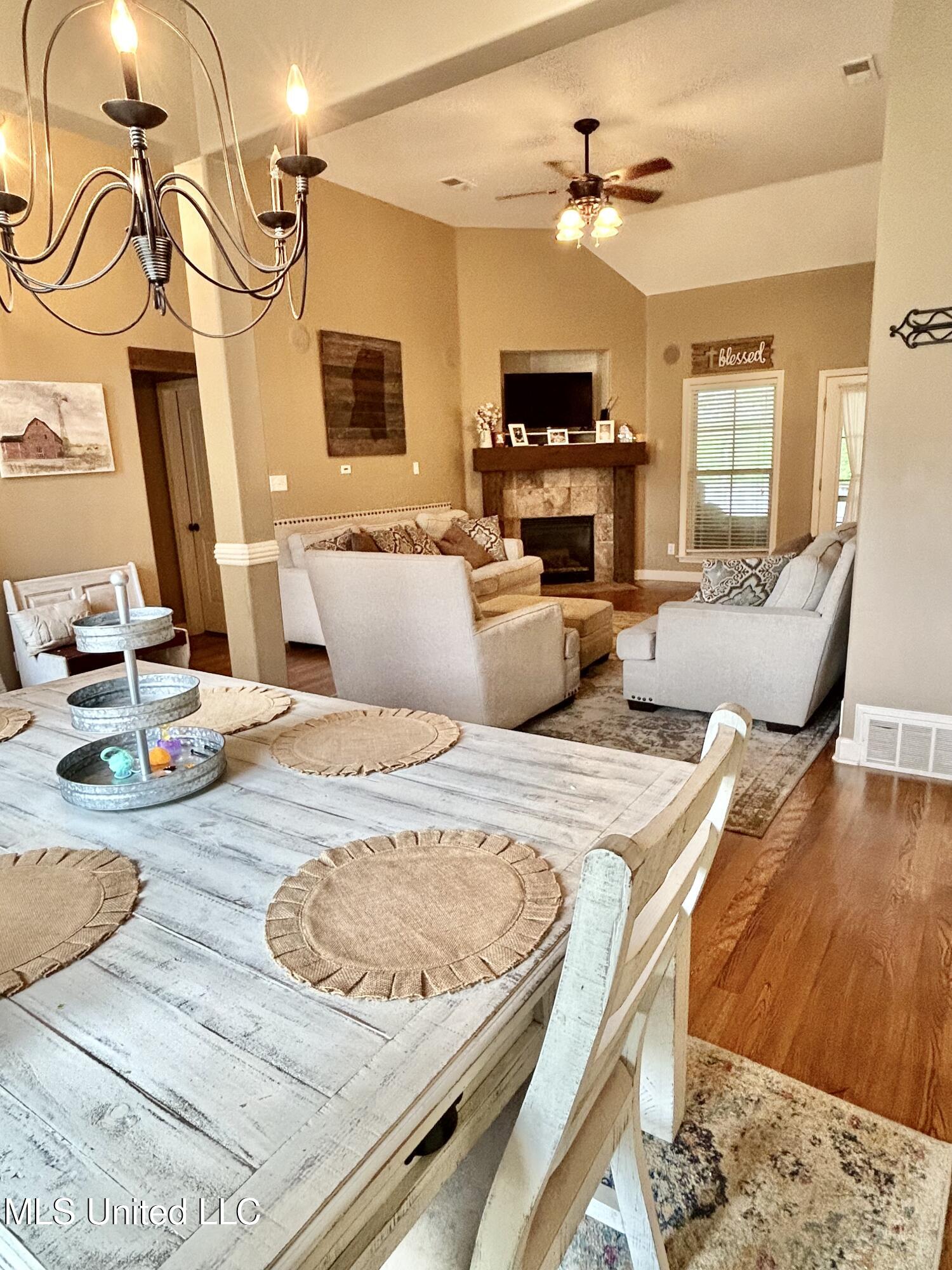 3426 Westwind Drive Property Photo 8