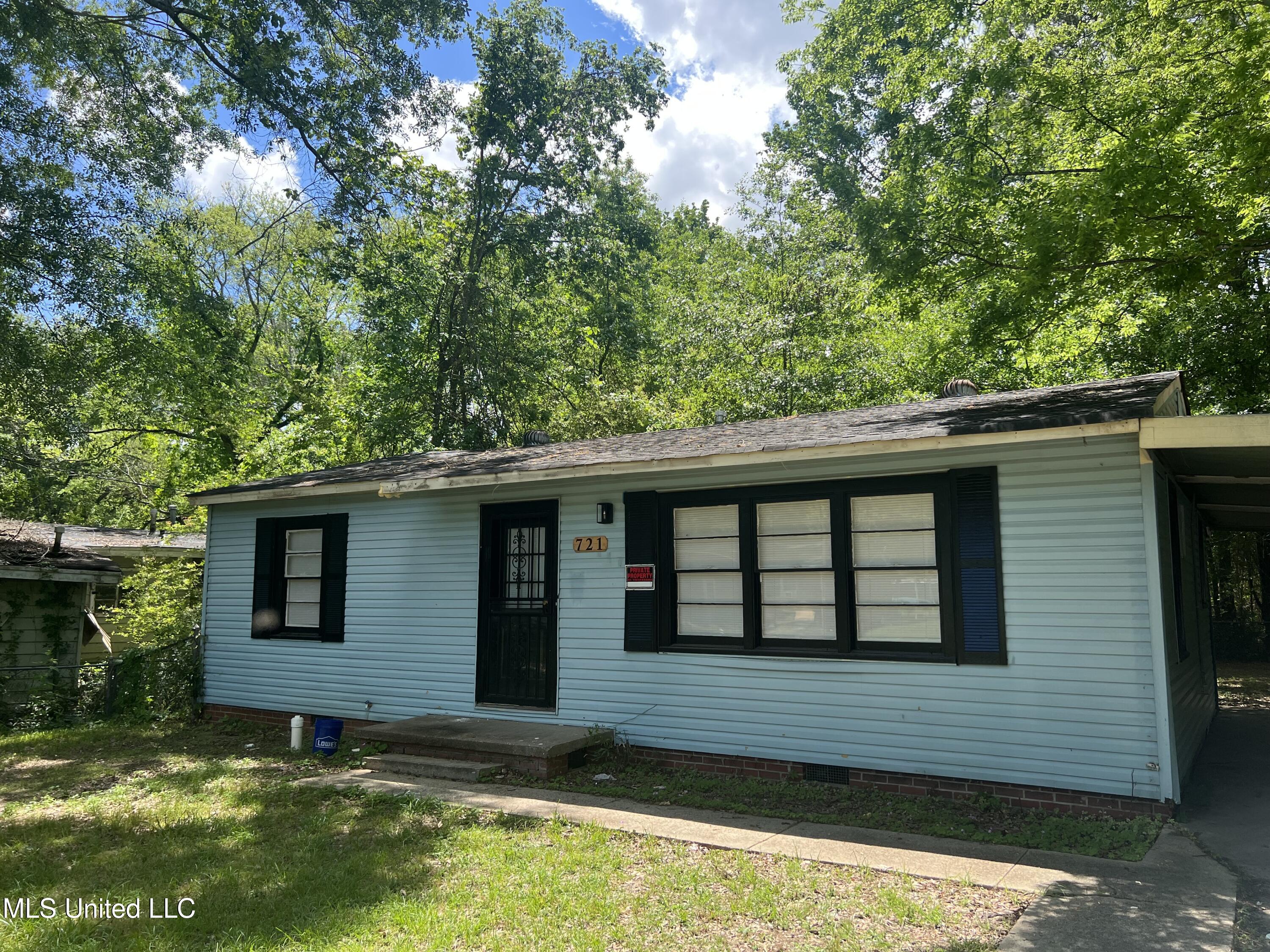 721 Glenmont Drive Property Photo 1