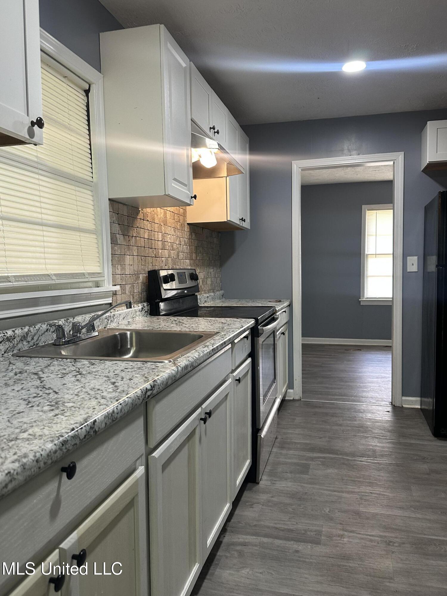 721 Glenmont Drive Property Photo 12