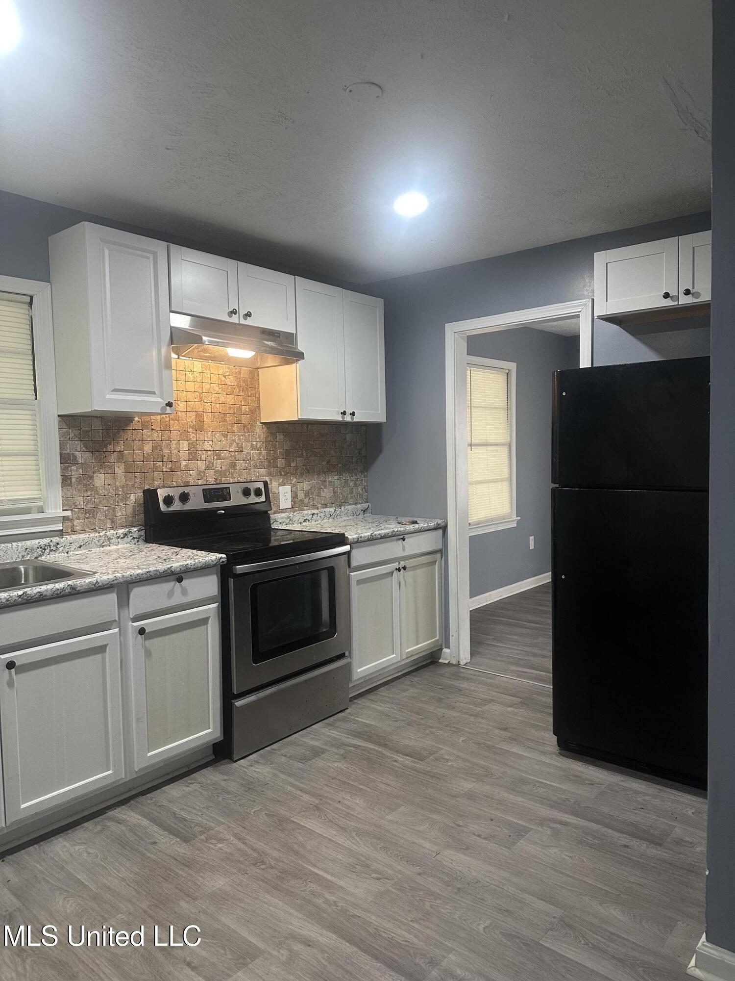 721 Glenmont Drive Property Photo 14