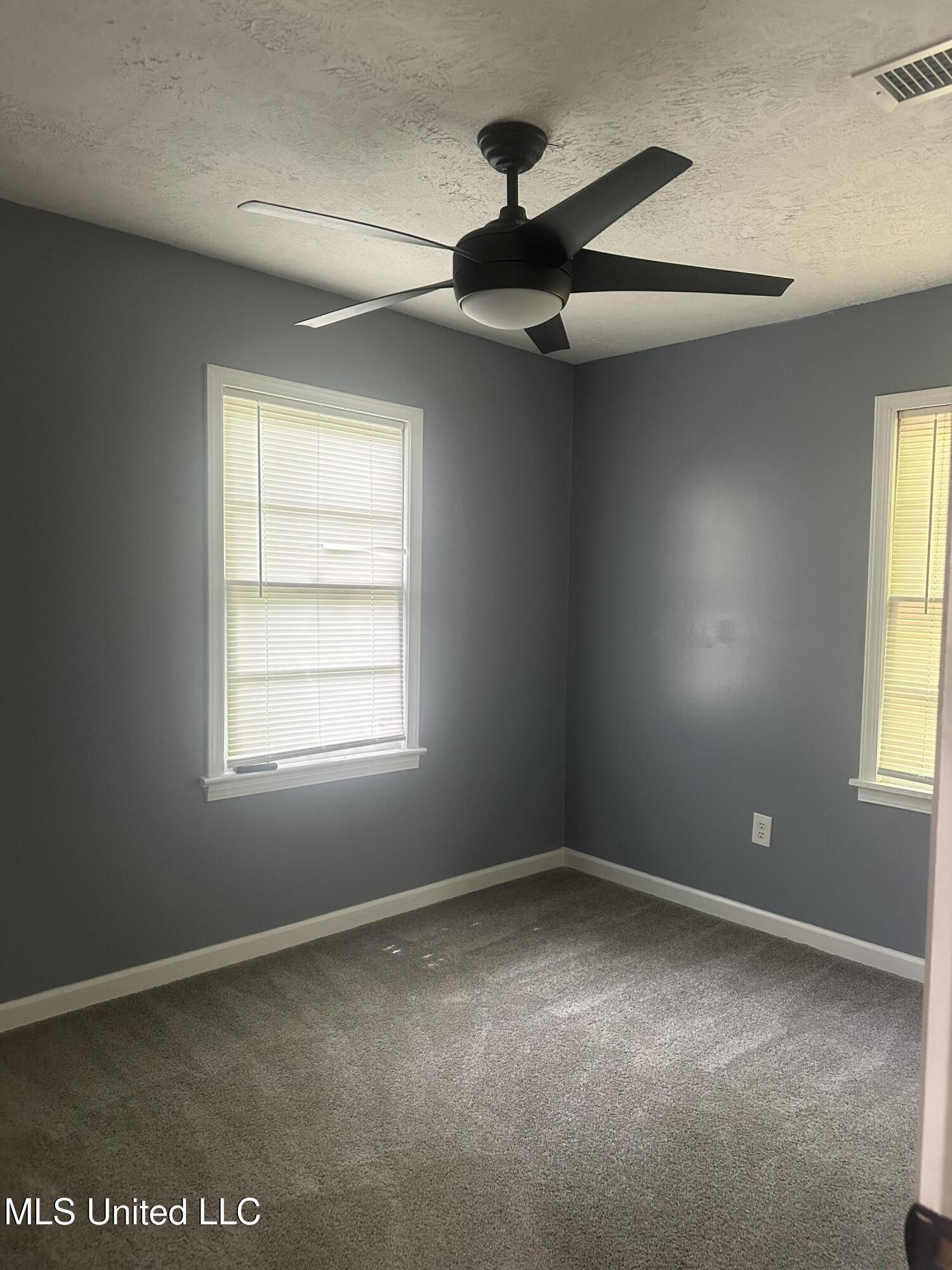 721 Glenmont Drive Property Photo 17