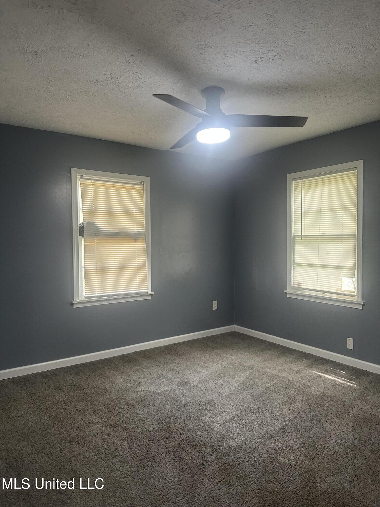 721 Glenmont Drive Property Photo 18