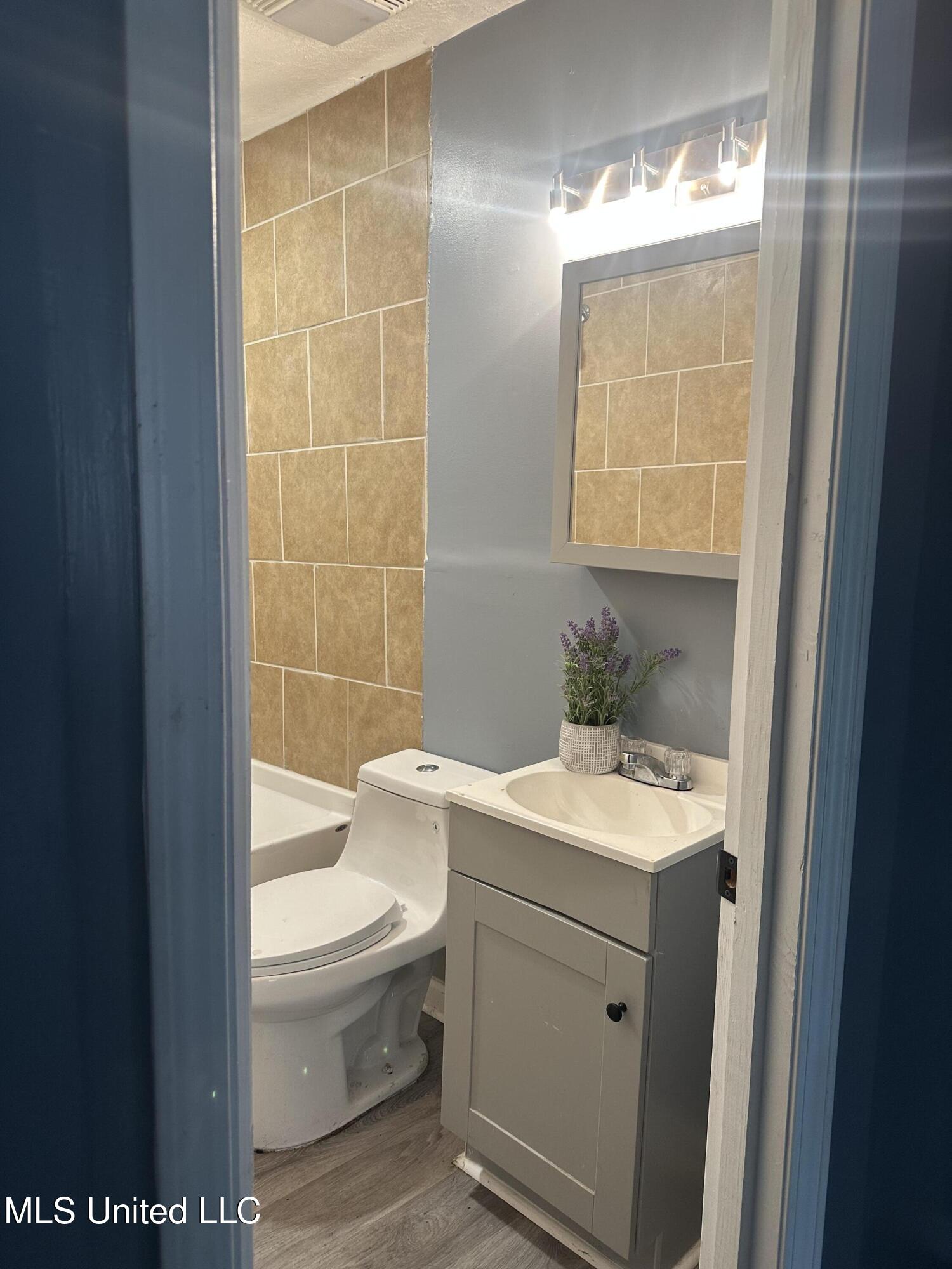 721 Glenmont Drive Property Photo 20