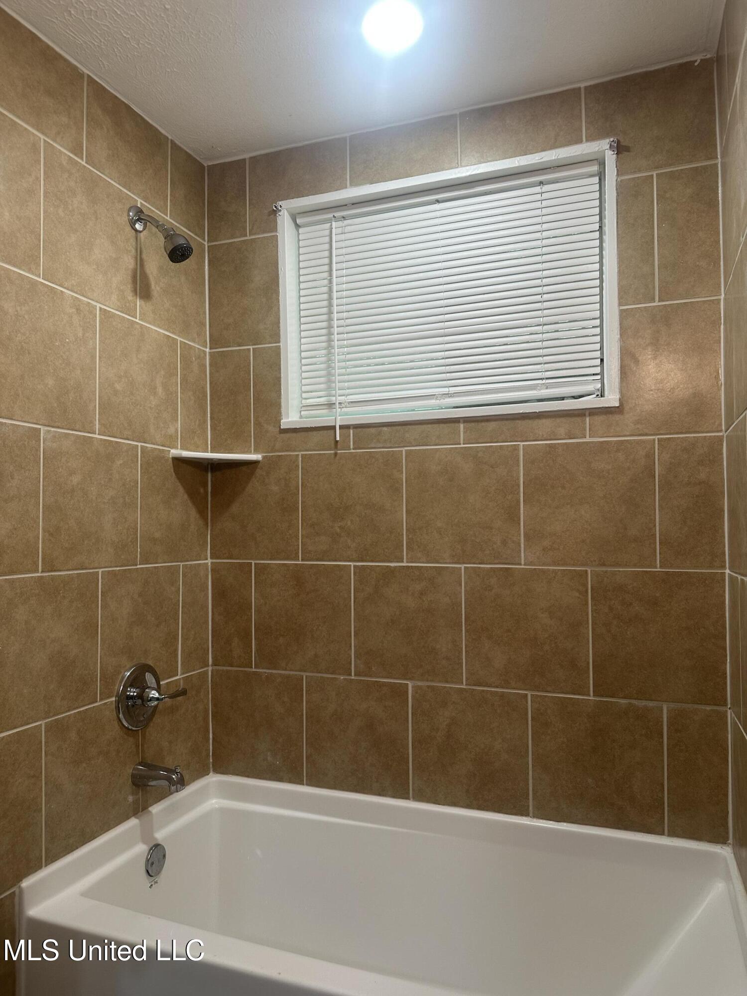 721 Glenmont Drive Property Photo 22