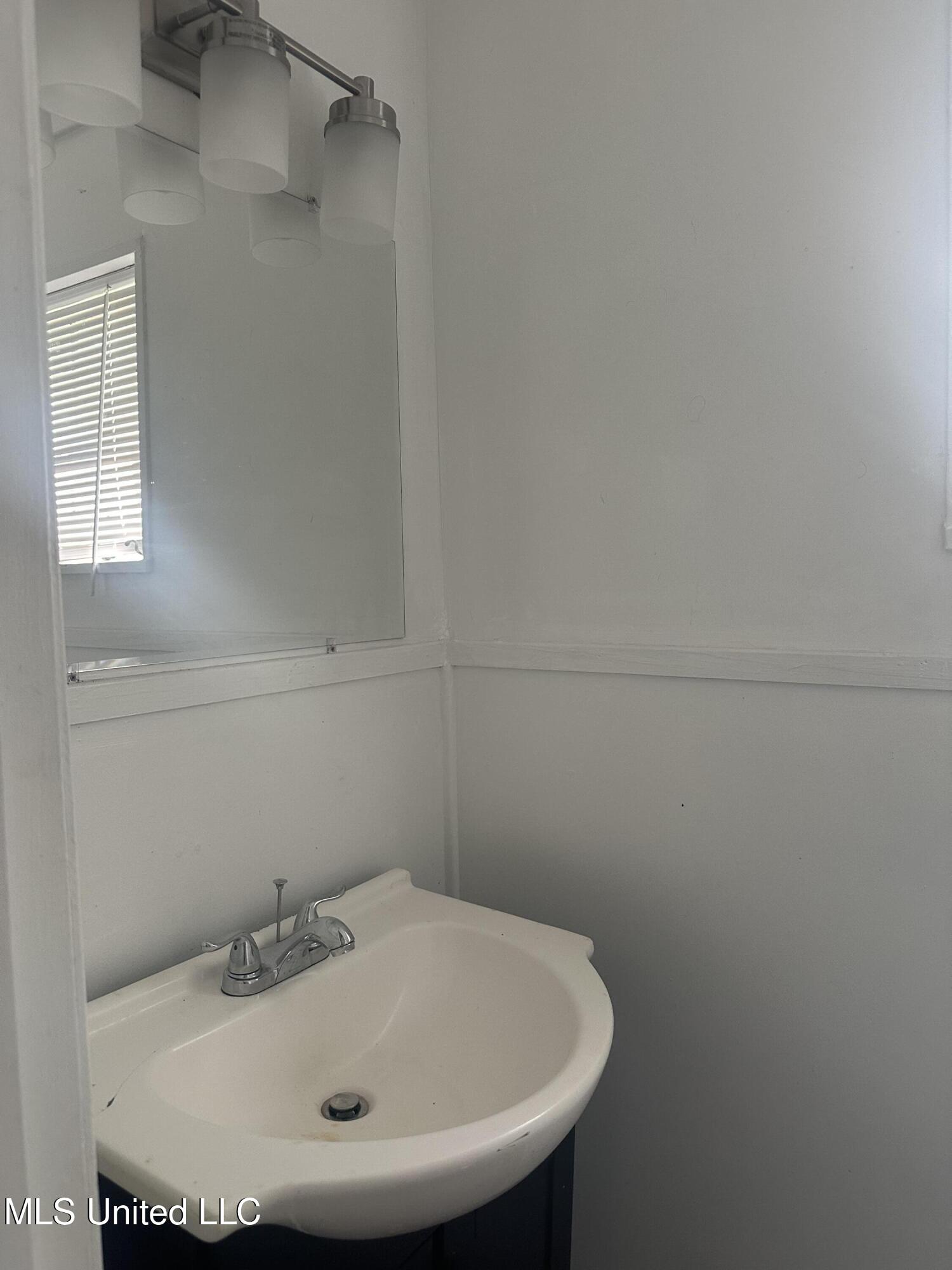 721 Glenmont Drive Property Photo 23