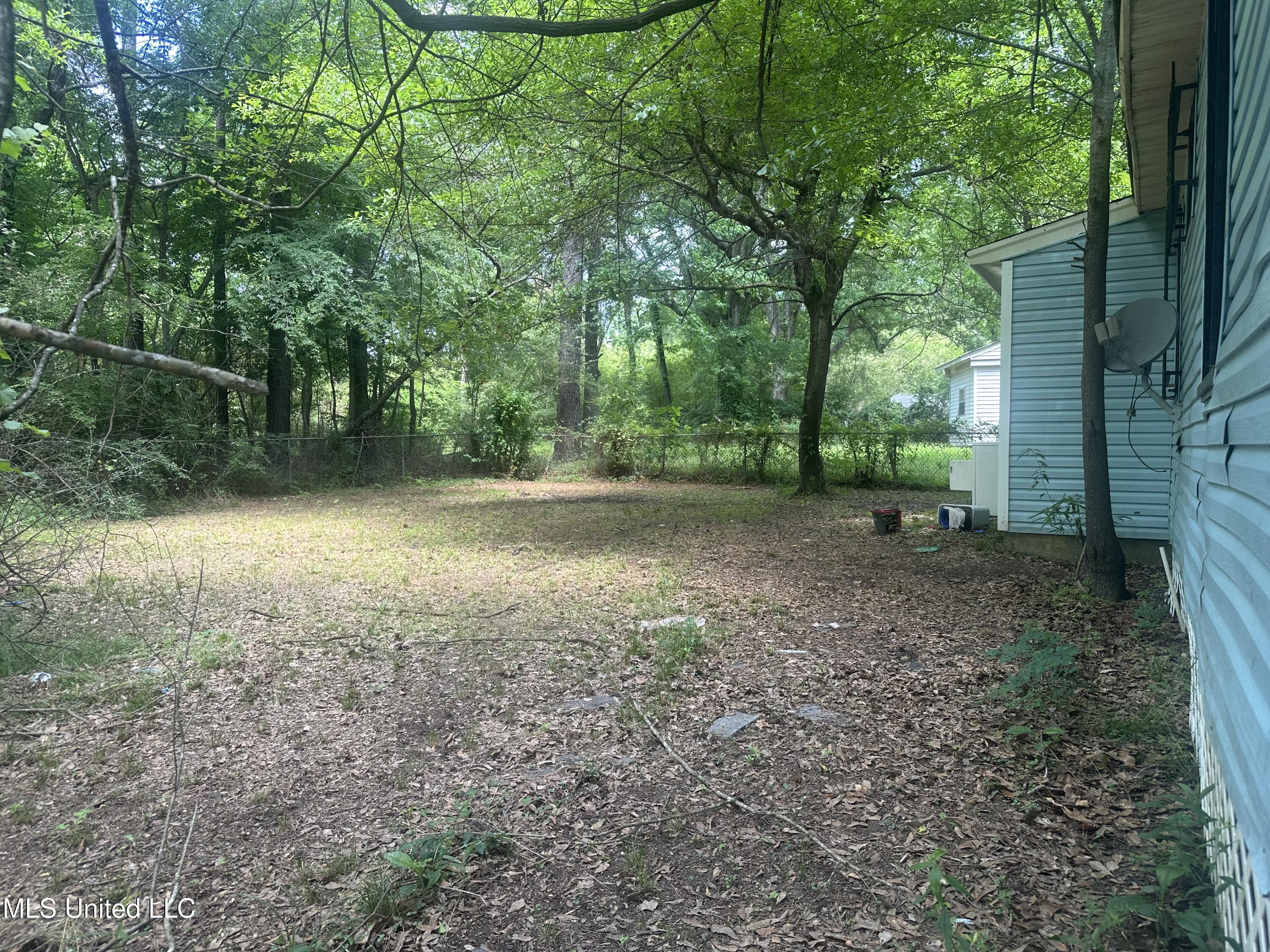 721 Glenmont Drive Property Photo 27