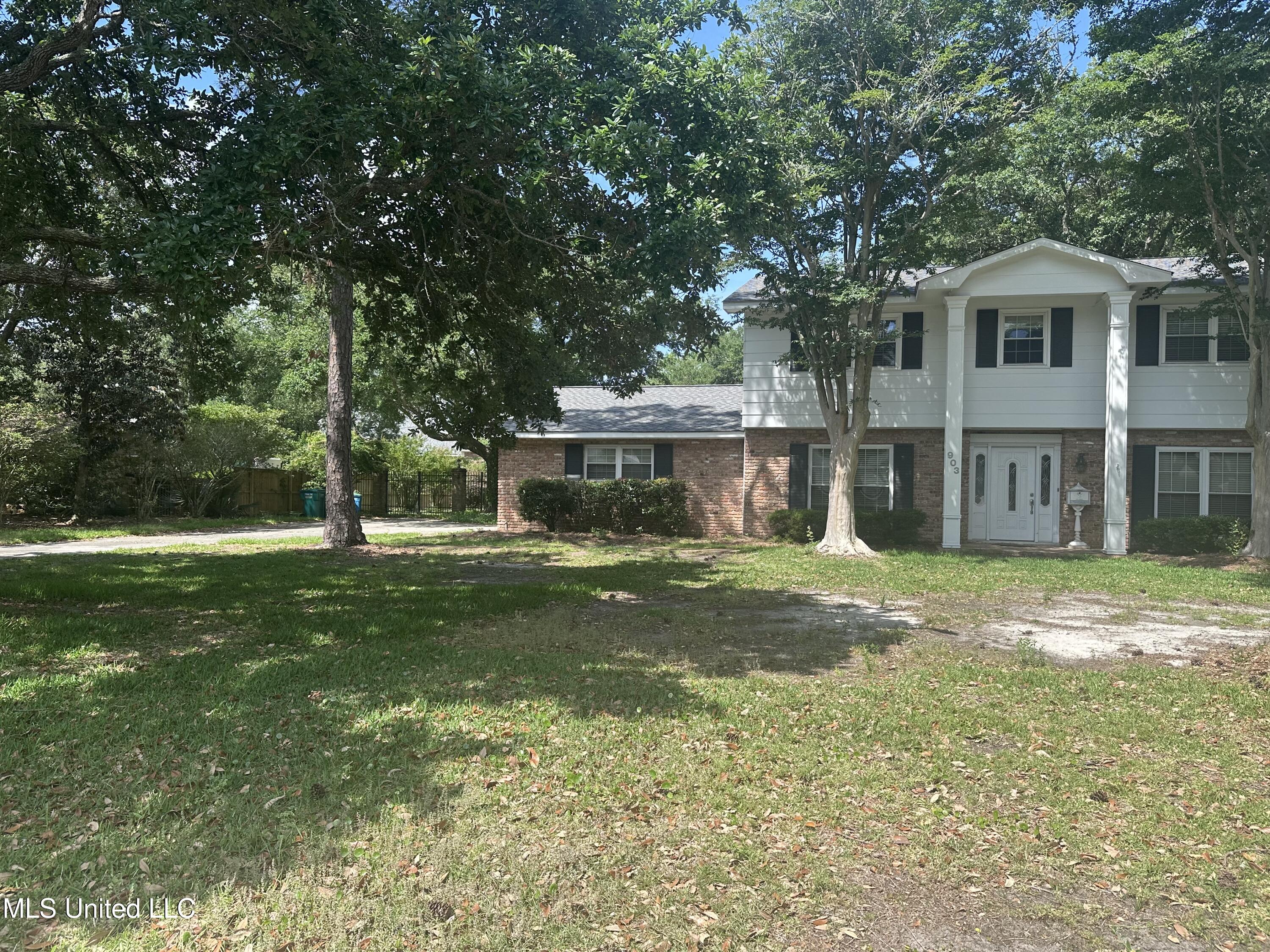 903 Westwood Street Property Photo 2