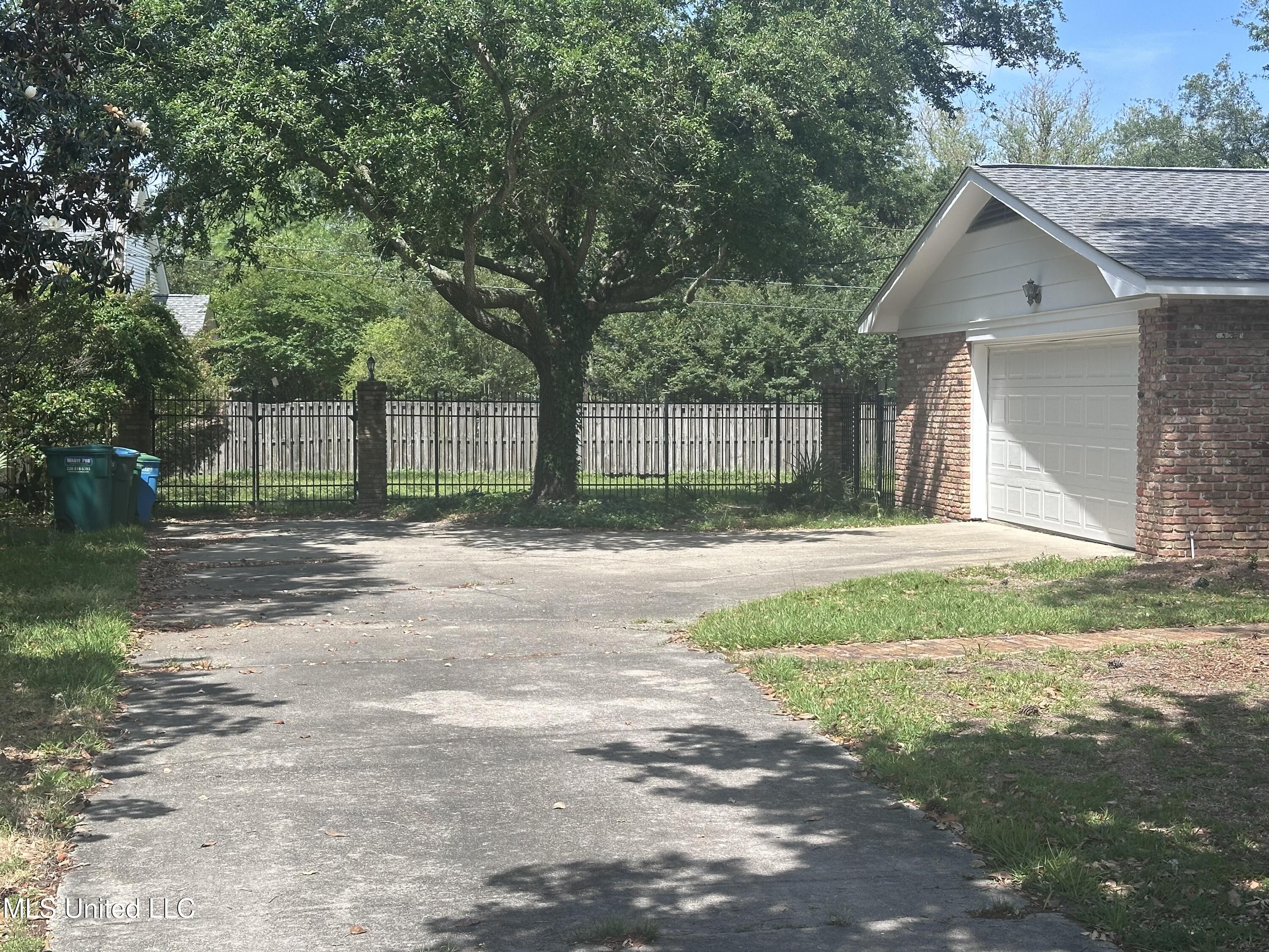 903 Westwood Street Property Photo 3