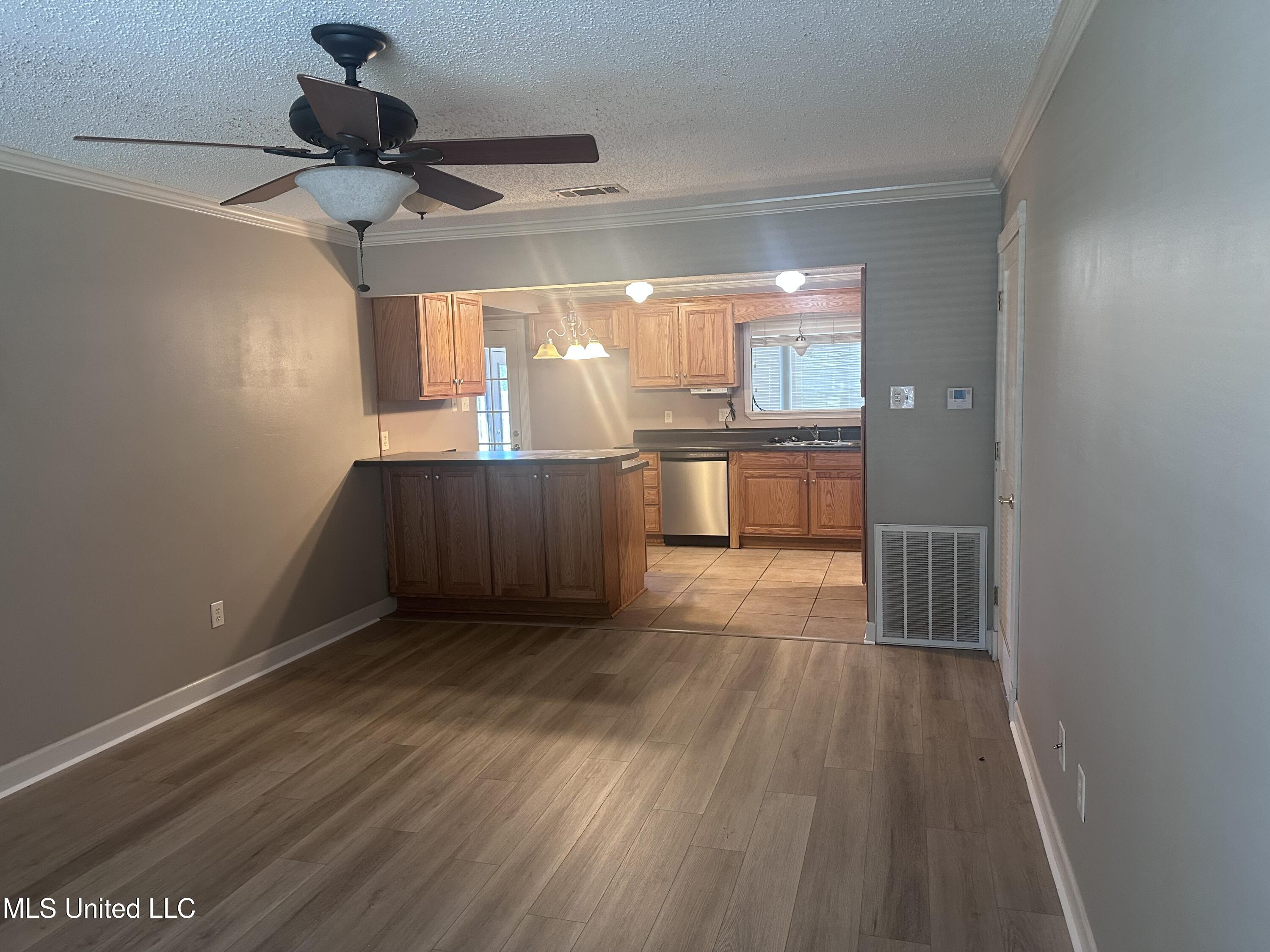 903 Westwood Street Property Photo 18