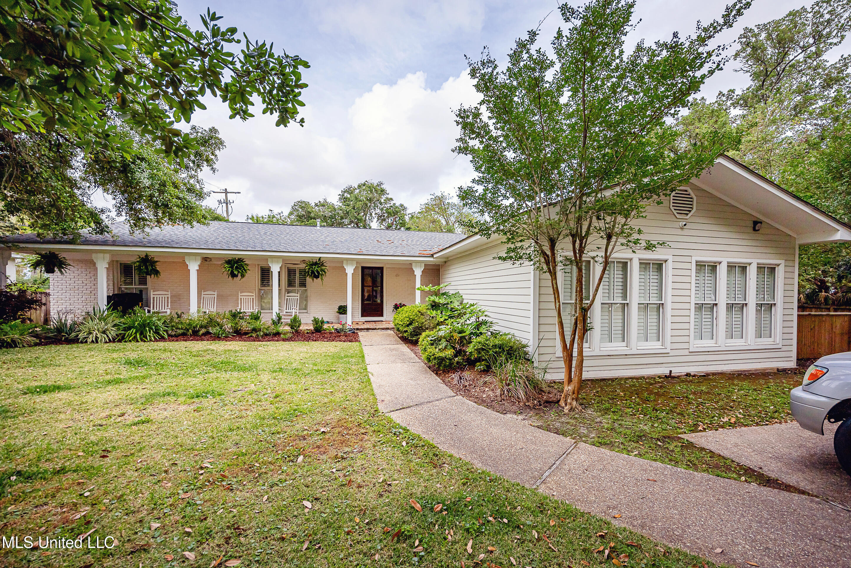 140 Southern Circle Circle Property Photo 1