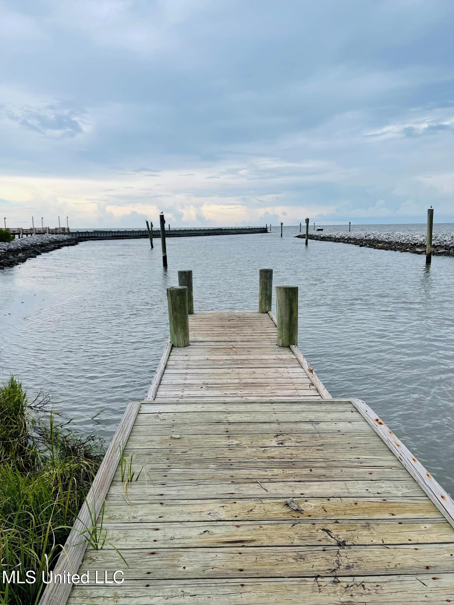 9237 Seacliff Boulevard Property Photo 3
