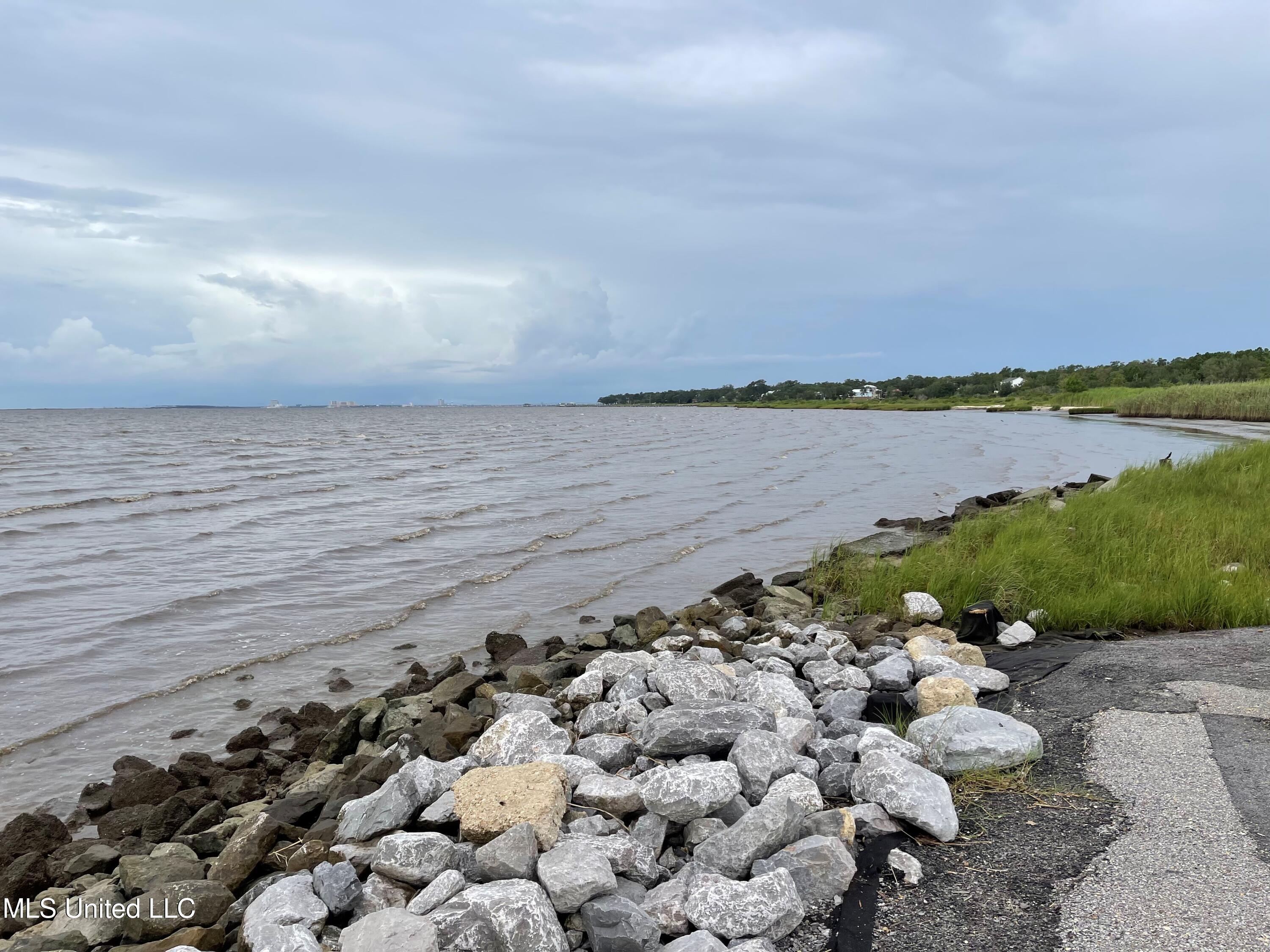 9237 Seacliff Boulevard Property Photo 5