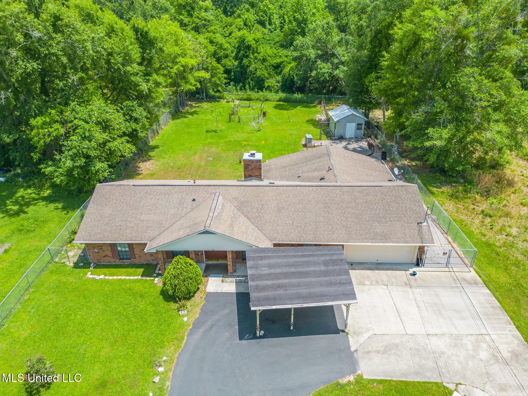 596 Tegarden Road Property Photo 2