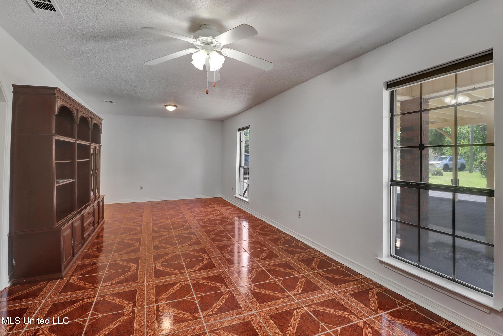 596 Tegarden Road Property Photo 5