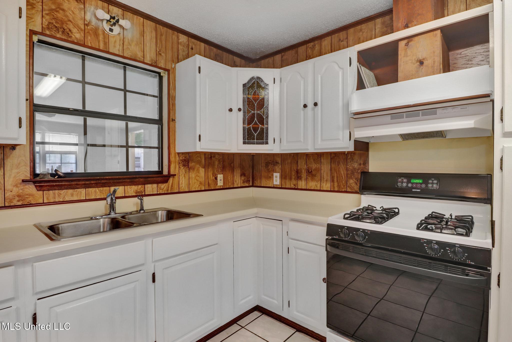 596 Tegarden Road Property Photo 11