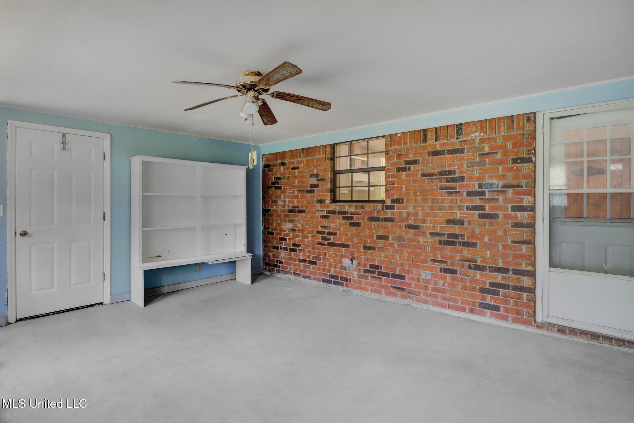 596 Tegarden Road Property Photo 12