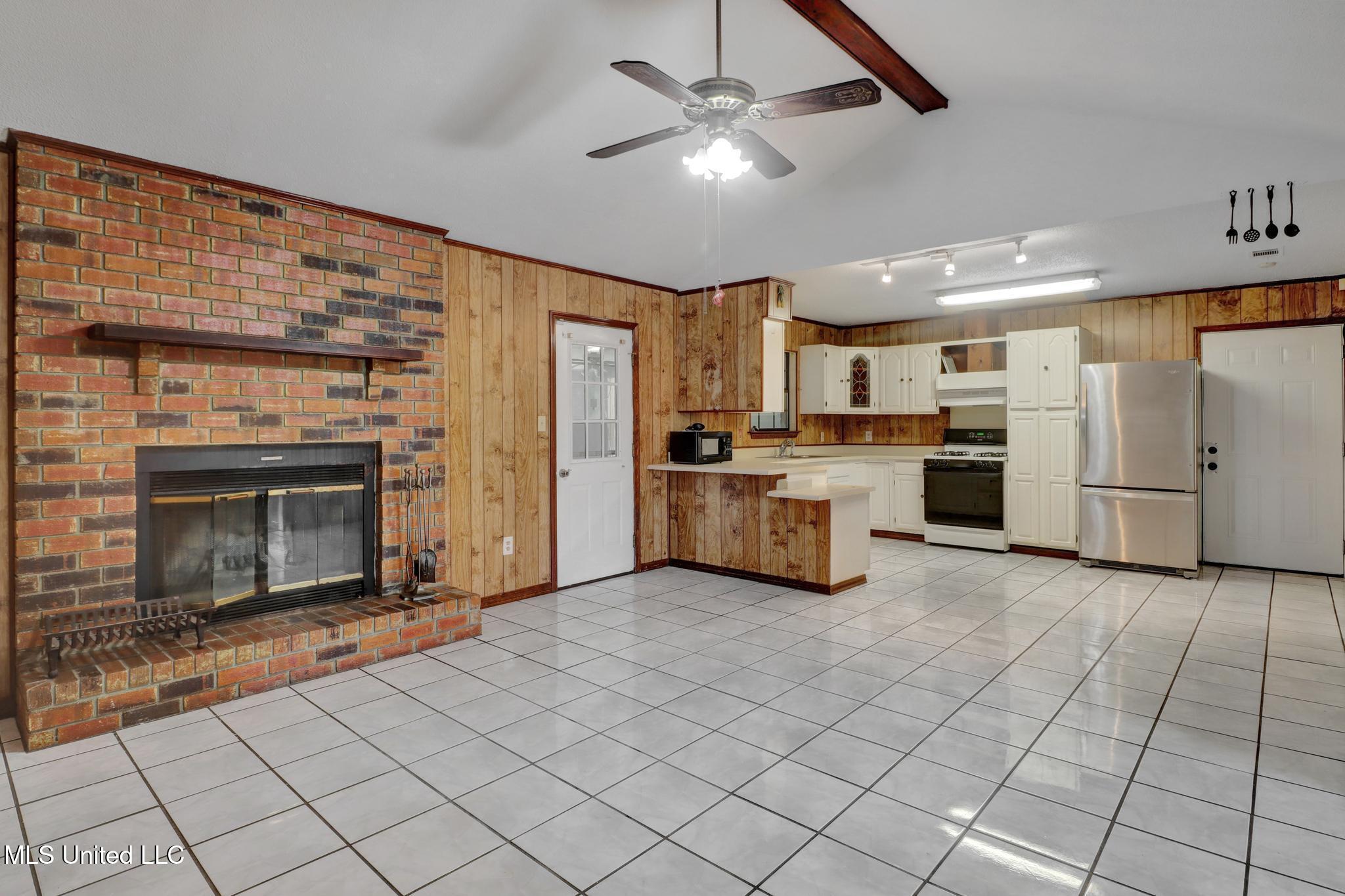 596 Tegarden Road Property Photo 13