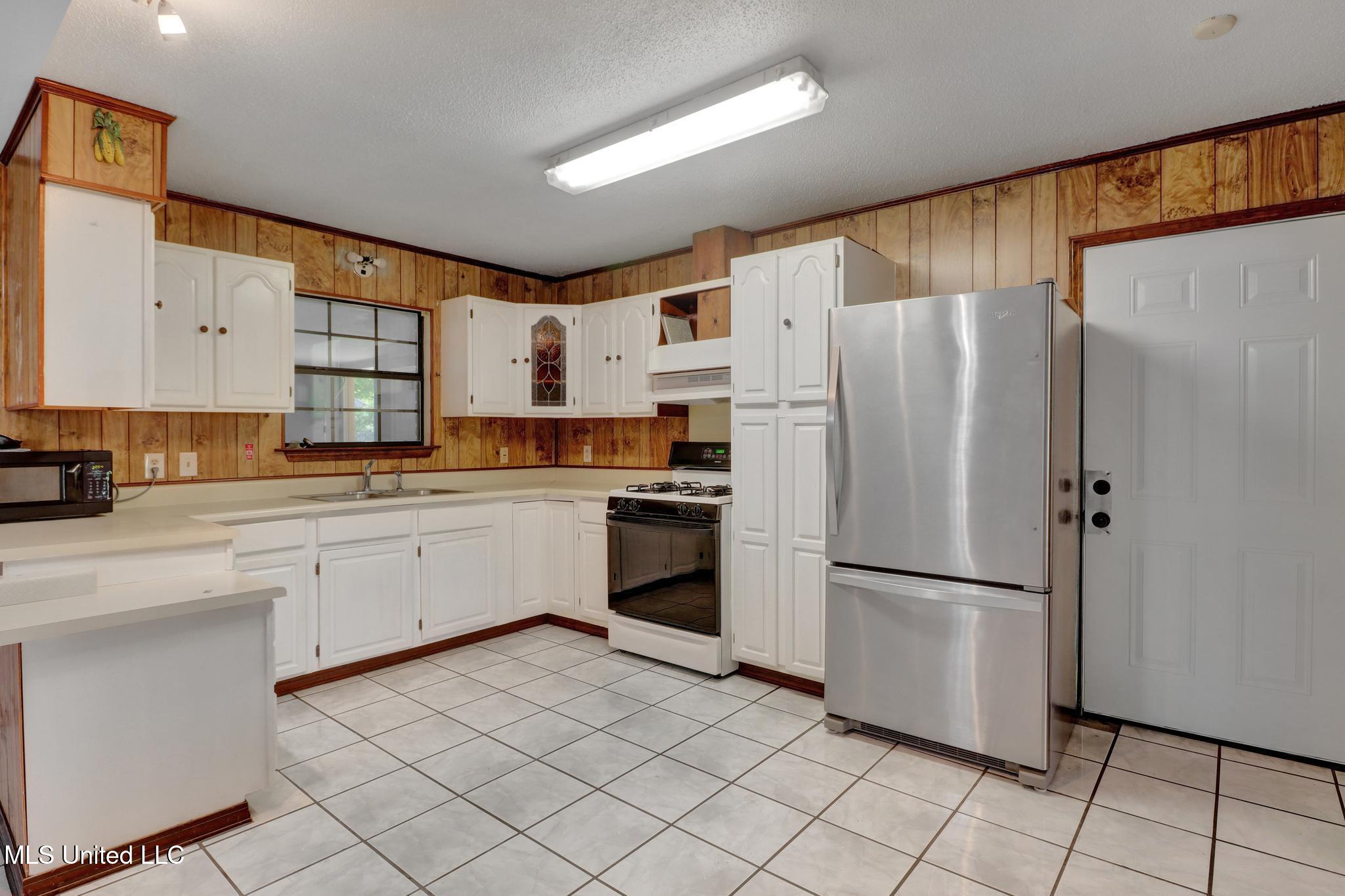 596 Tegarden Road Property Photo 14