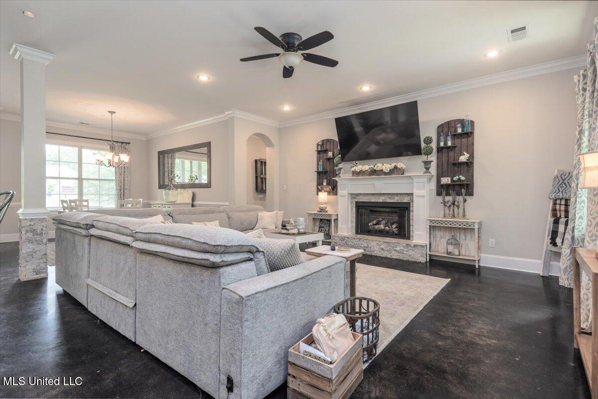 223 Fawn Cove Property Photo 5