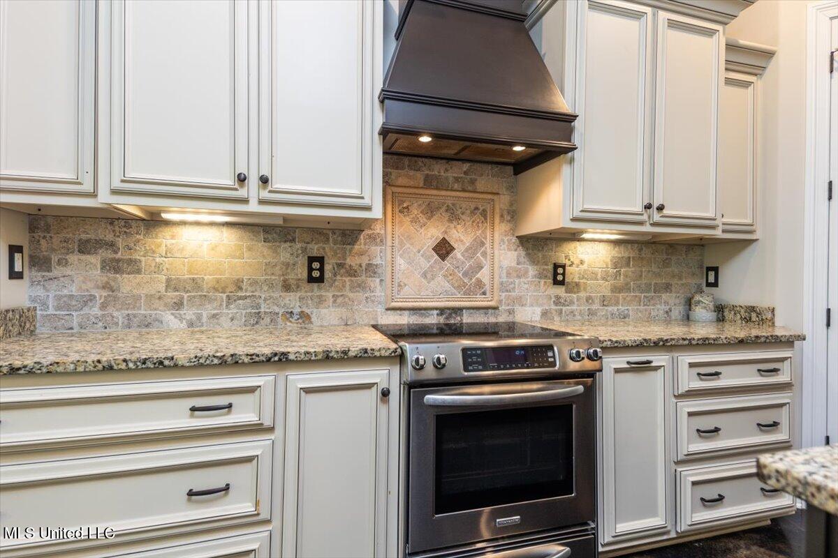 223 Fawn Cove Property Photo 9