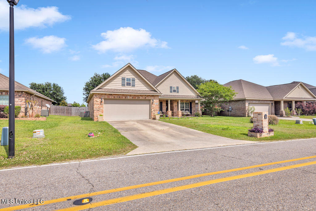 14420 N Swan Road Property Photo 3