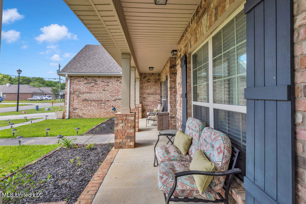 14420 N Swan Road Property Photo 5