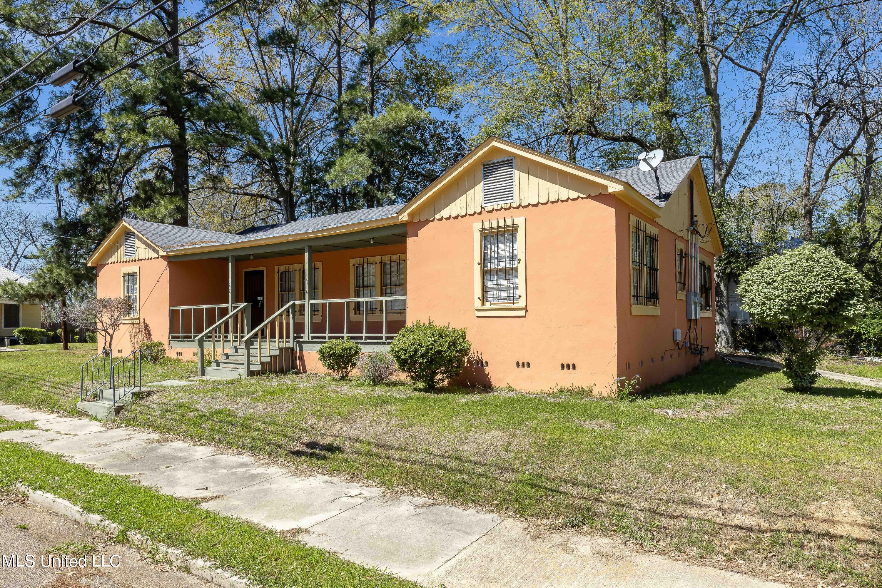 1326 Central Street Property Photo 1