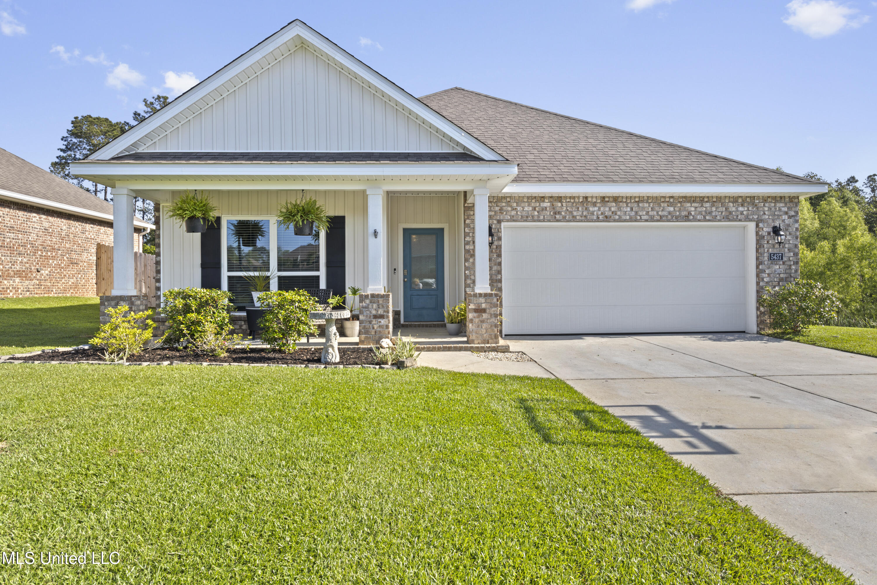 5437 Overland Drive Property Photo
