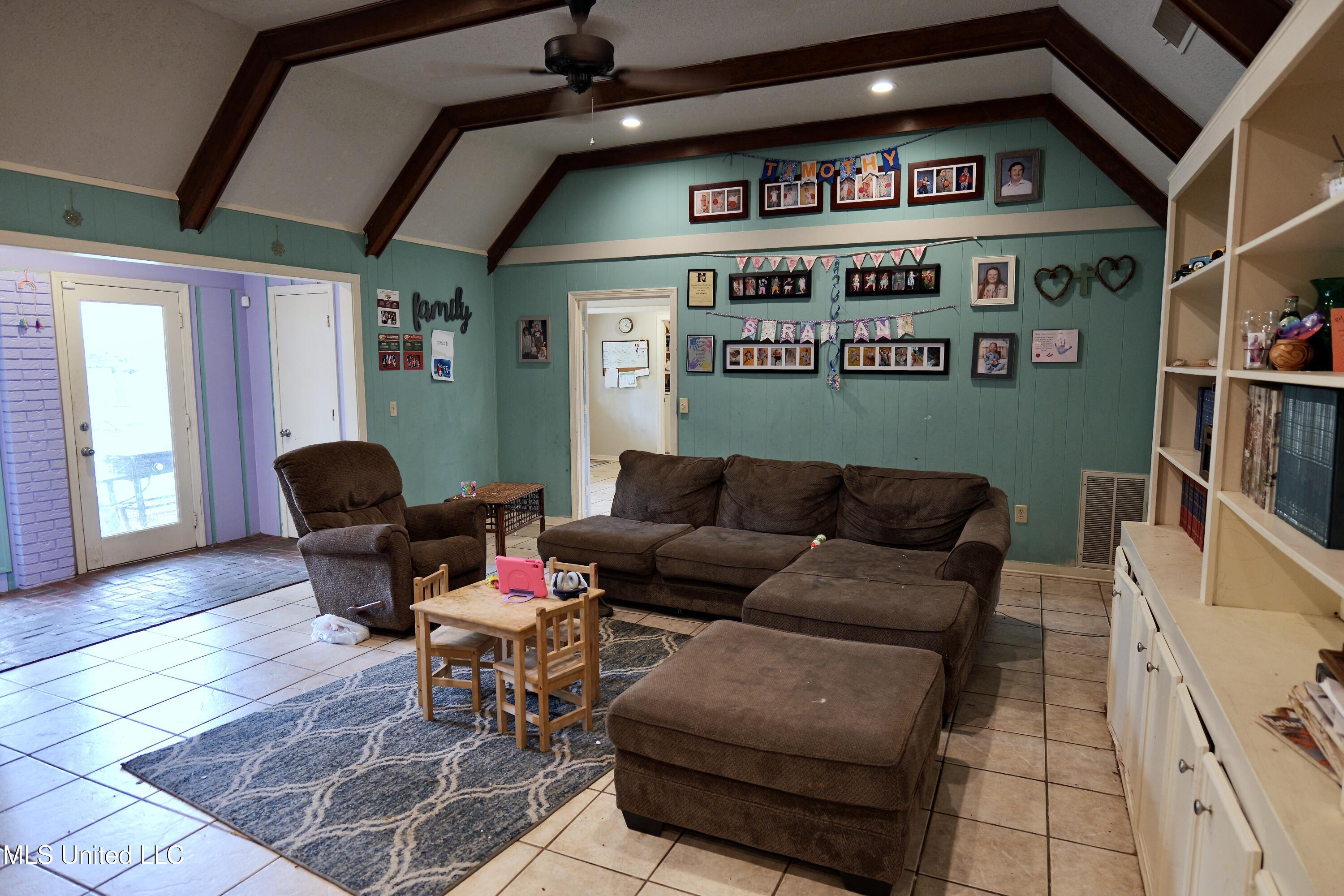 408 Millrun Road Property Photo 4