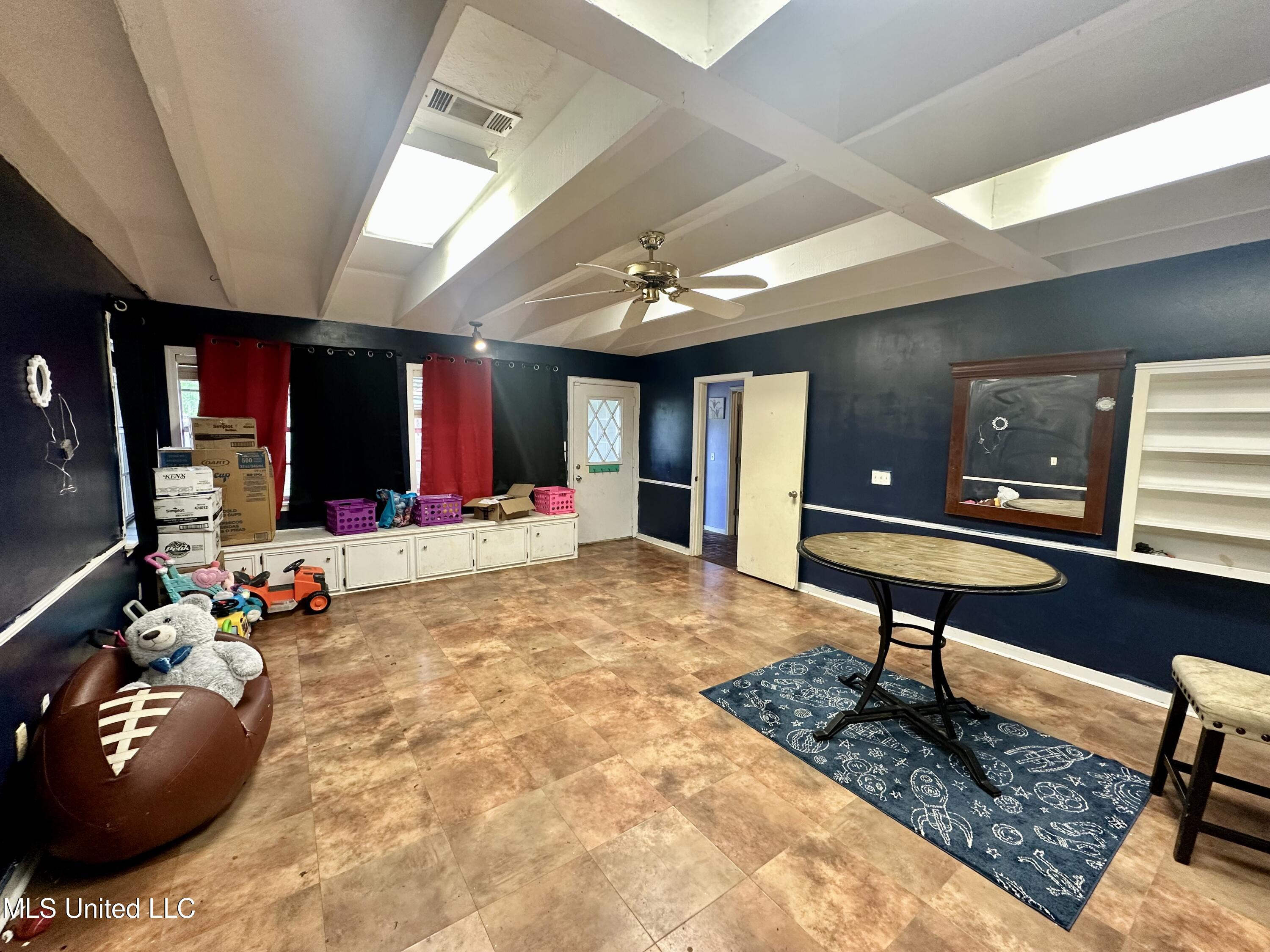 408 Millrun Road Property Photo 6