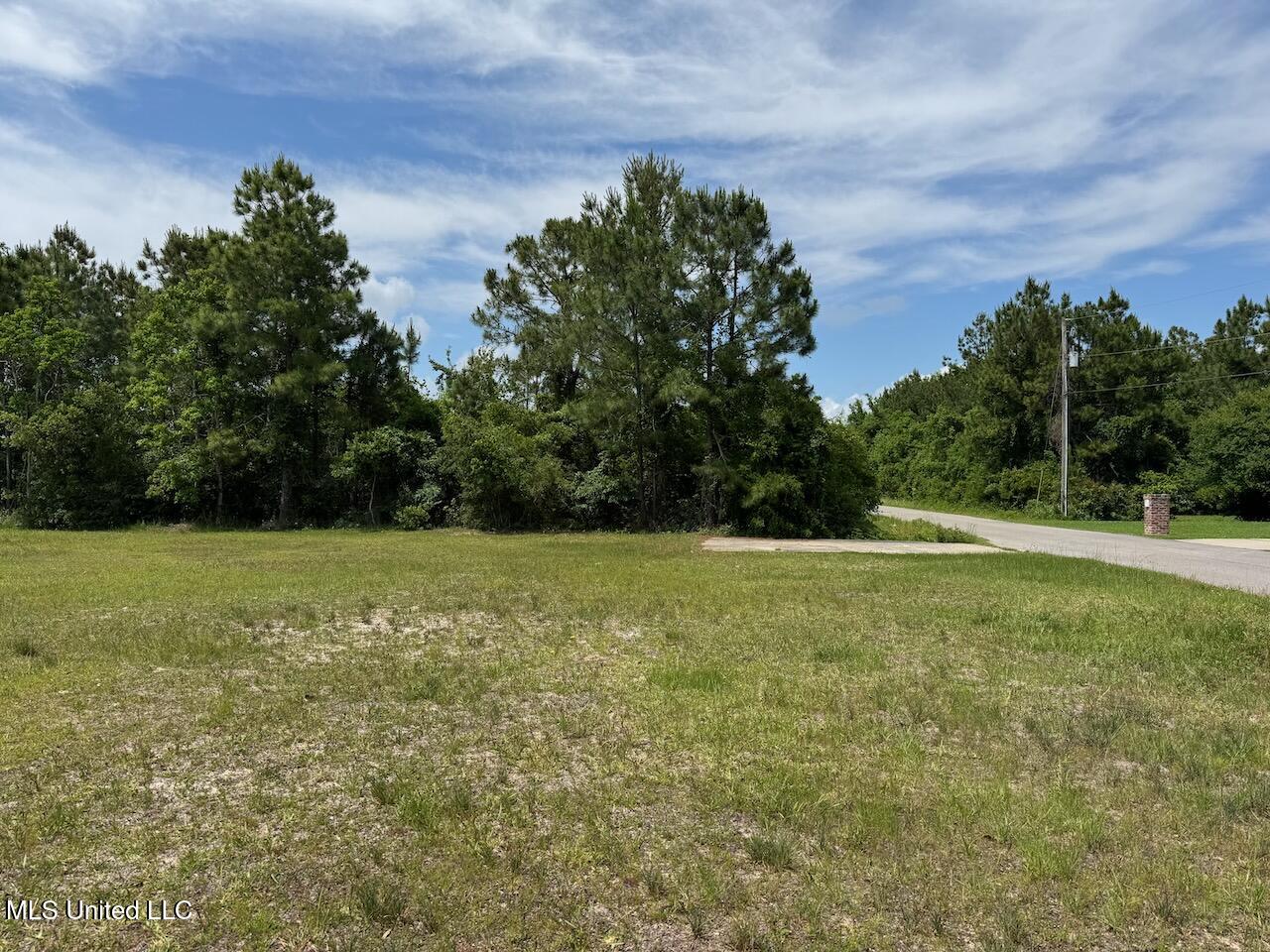 105 Edwards Drive Property Photo 3