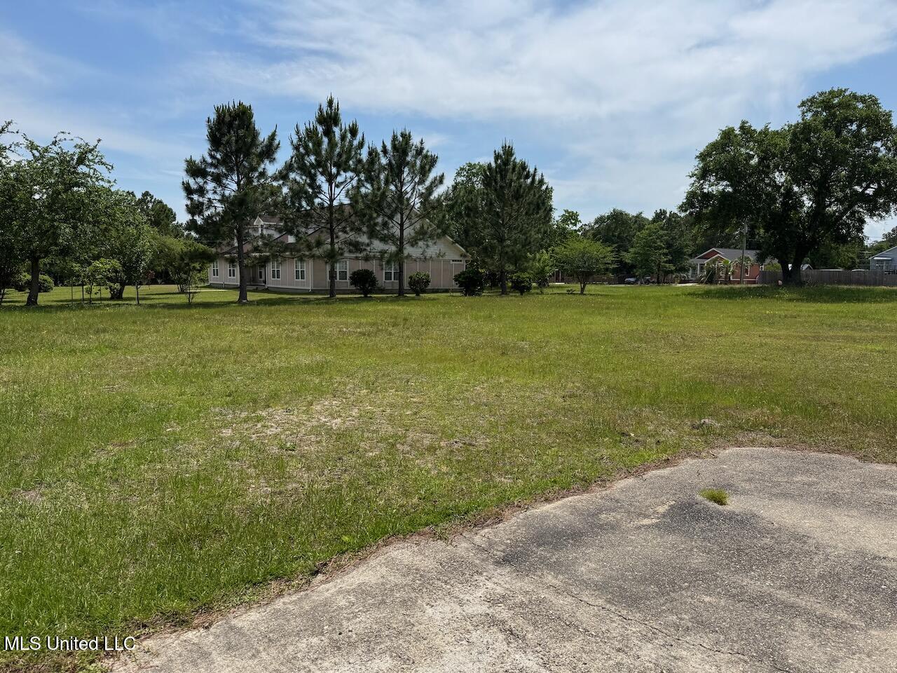 105 Edwards Drive Property Photo 4
