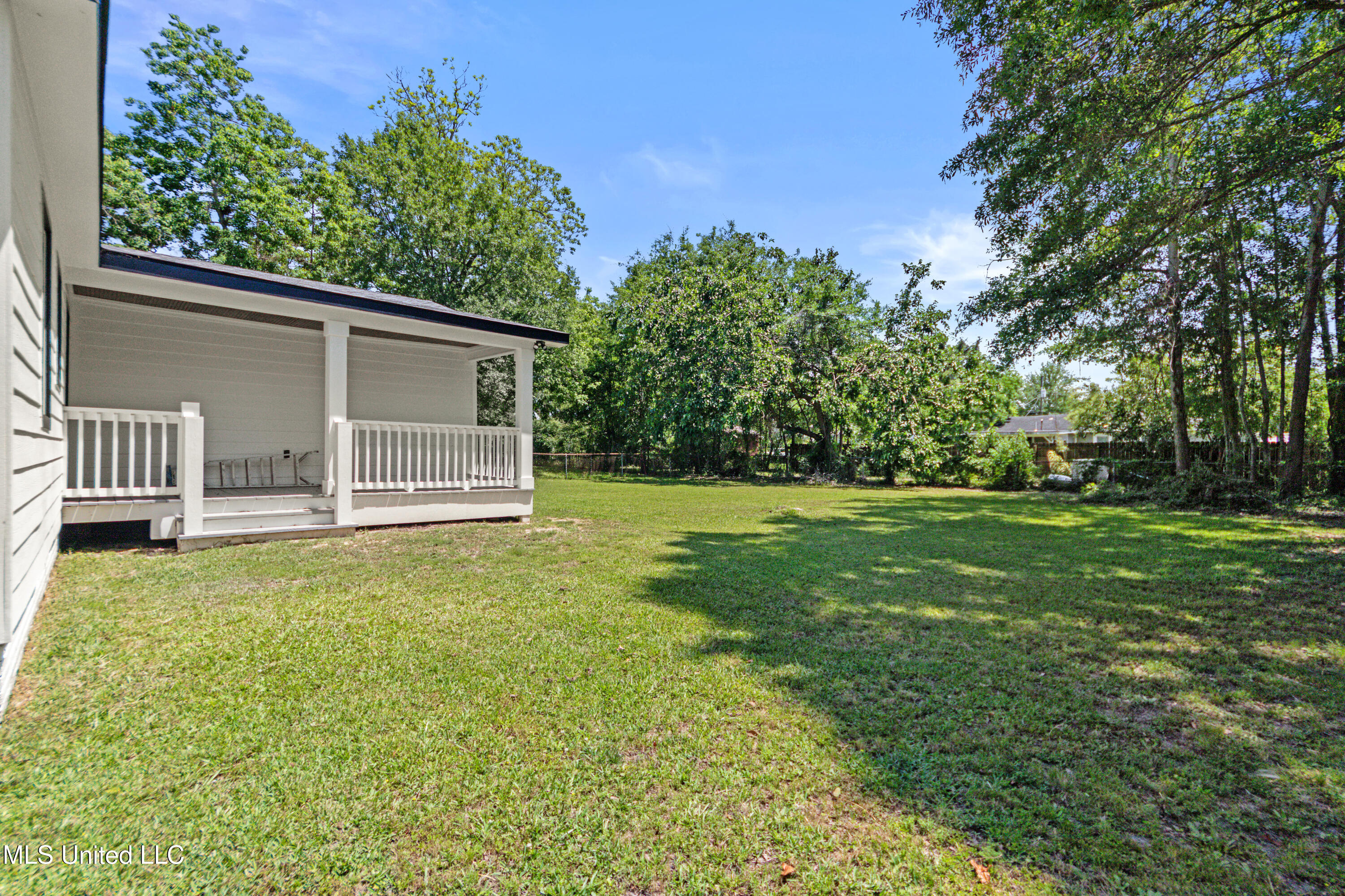 305 43rd Street Property Photo 3