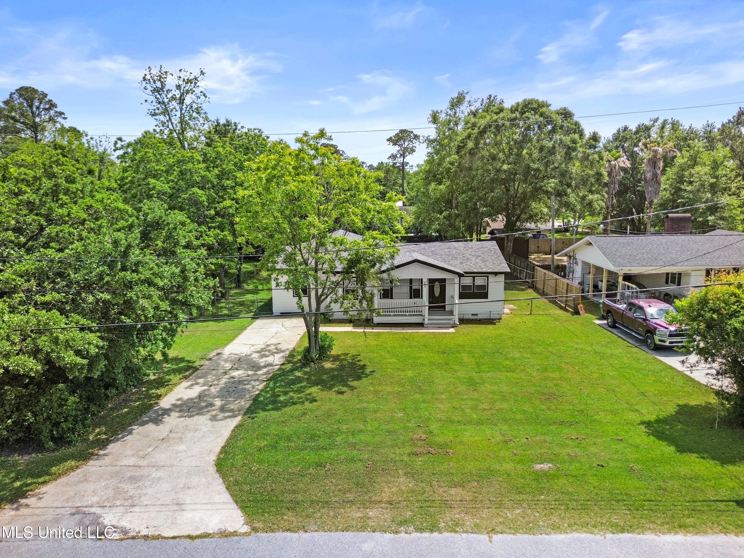 305 43rd Street Property Photo 4